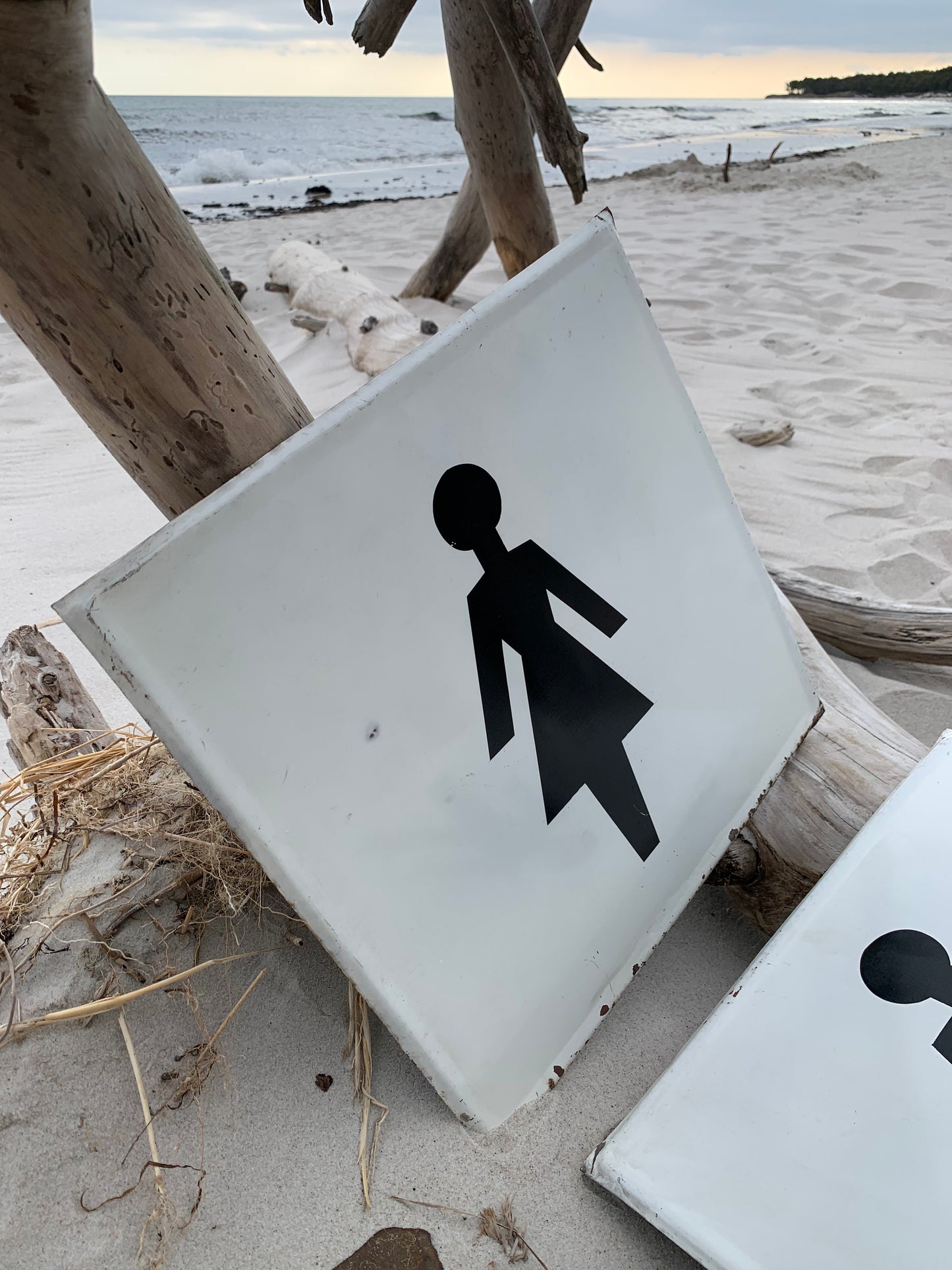 Gamla skyltar från järnvägsstationen - 2 st. säljs tillsammans