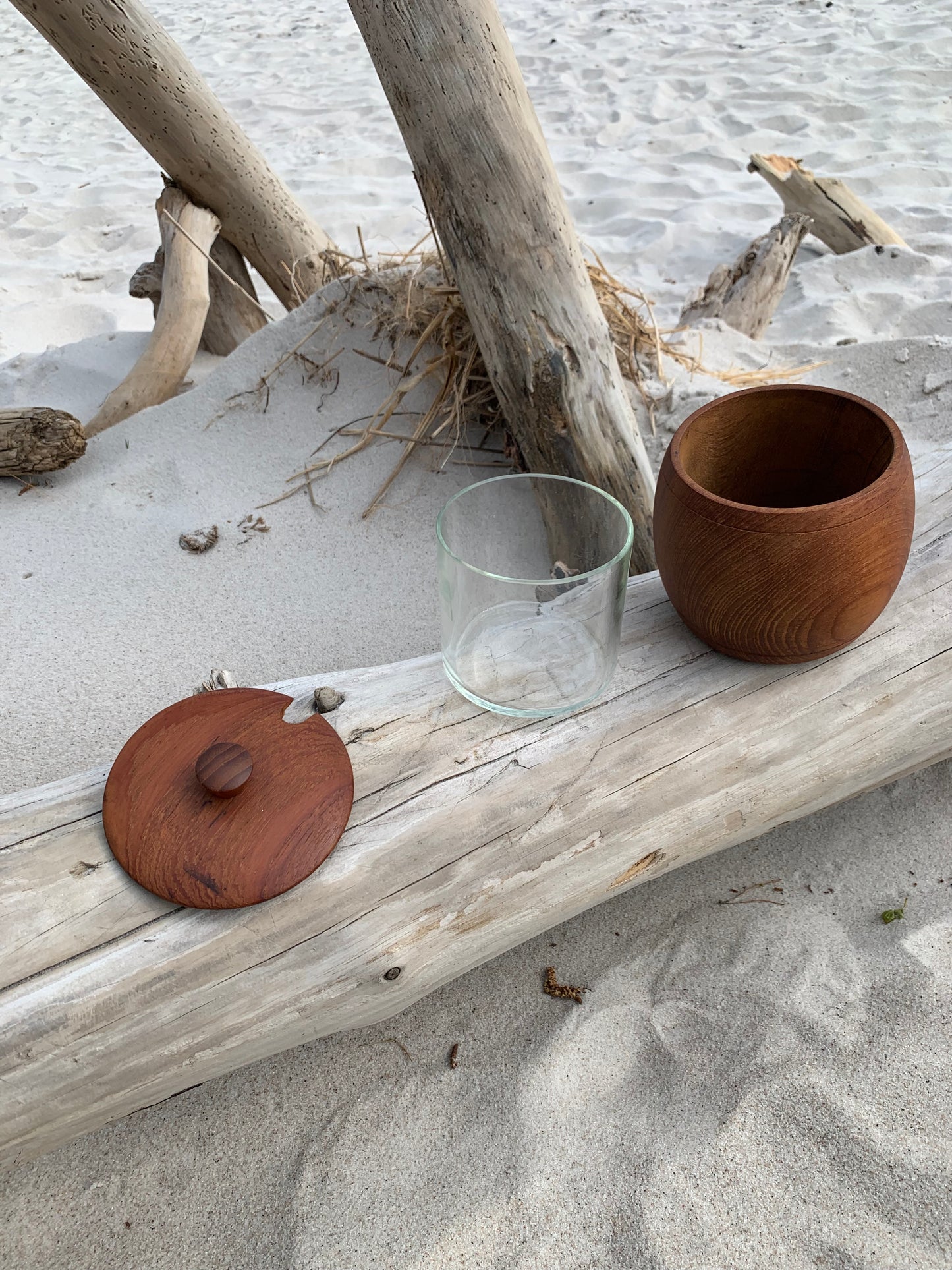 Burk i teak med lock och glas