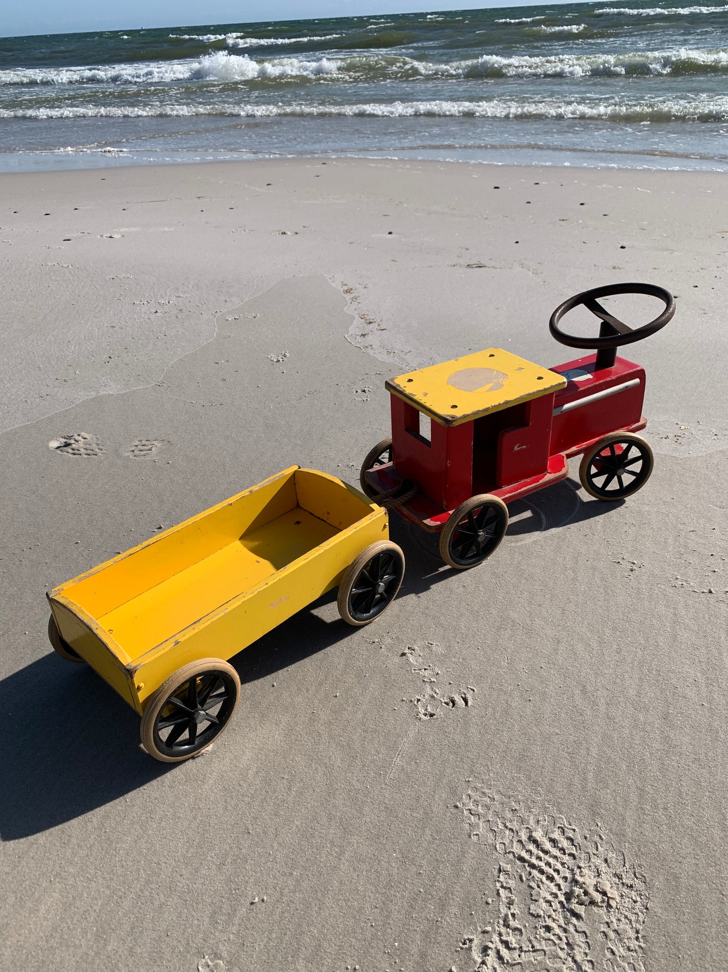 Stort BRIO tåg med vagn