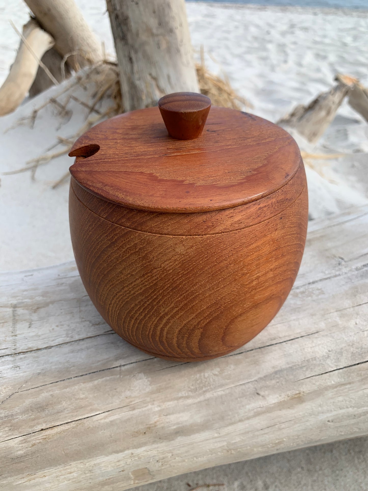 Burk i teak med lock och glas