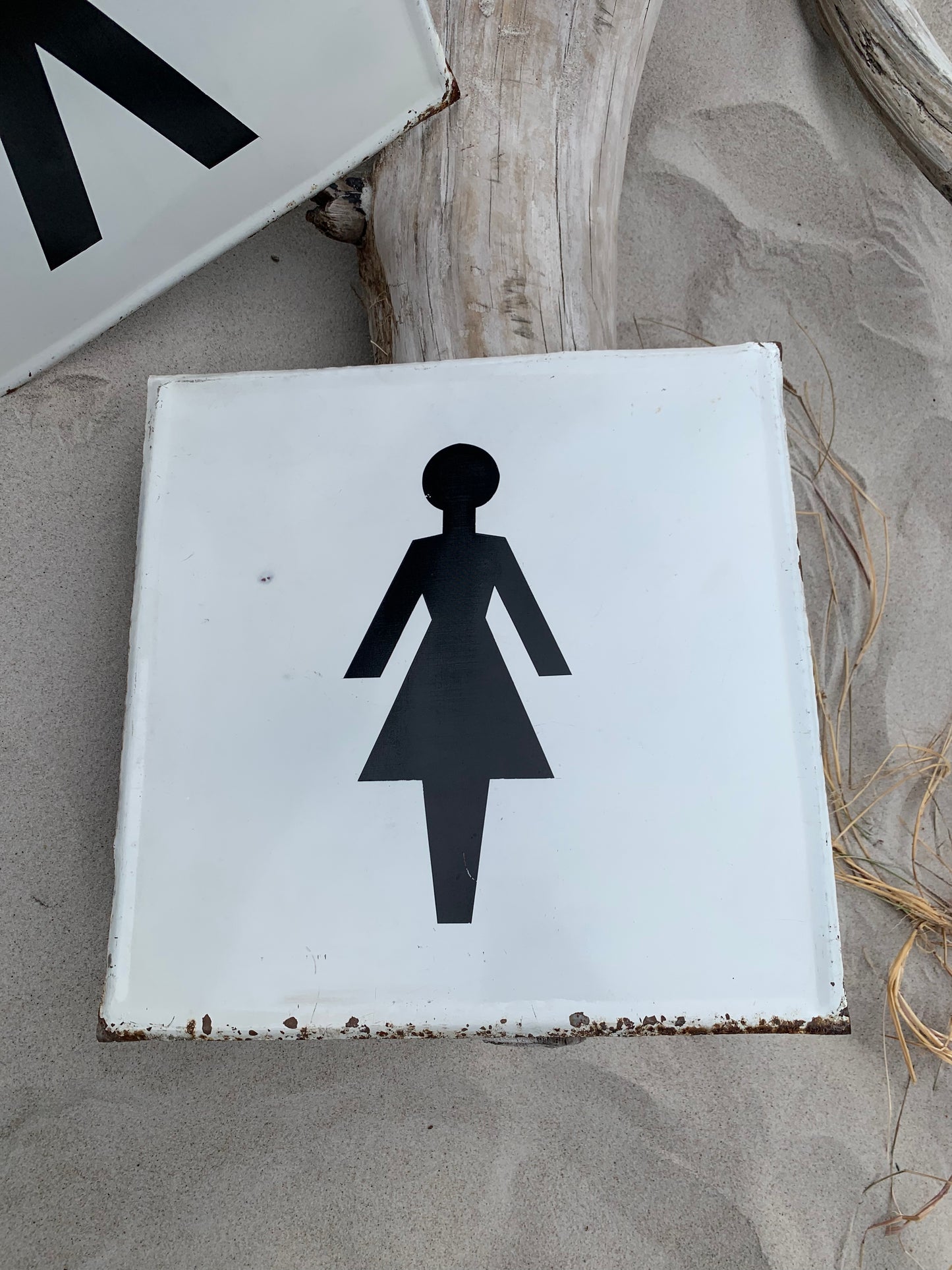 Gamla skyltar från järnvägsstationen - 2 st. säljs tillsammans
