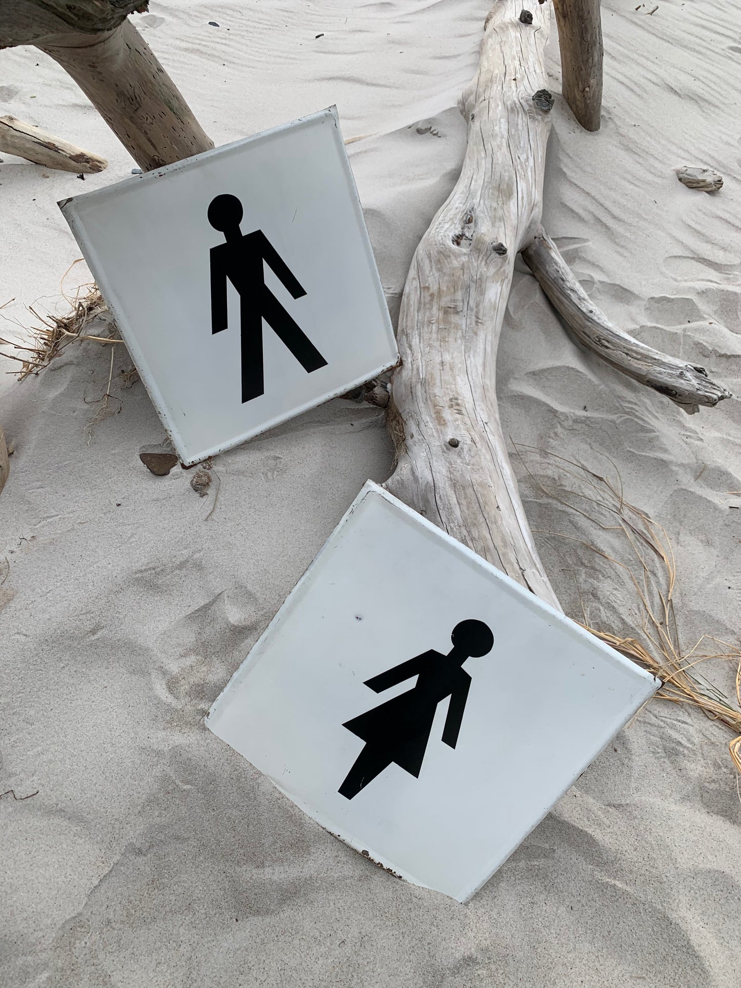 Gamla skyltar från järnvägsstationen - 2 st. säljs tillsammans