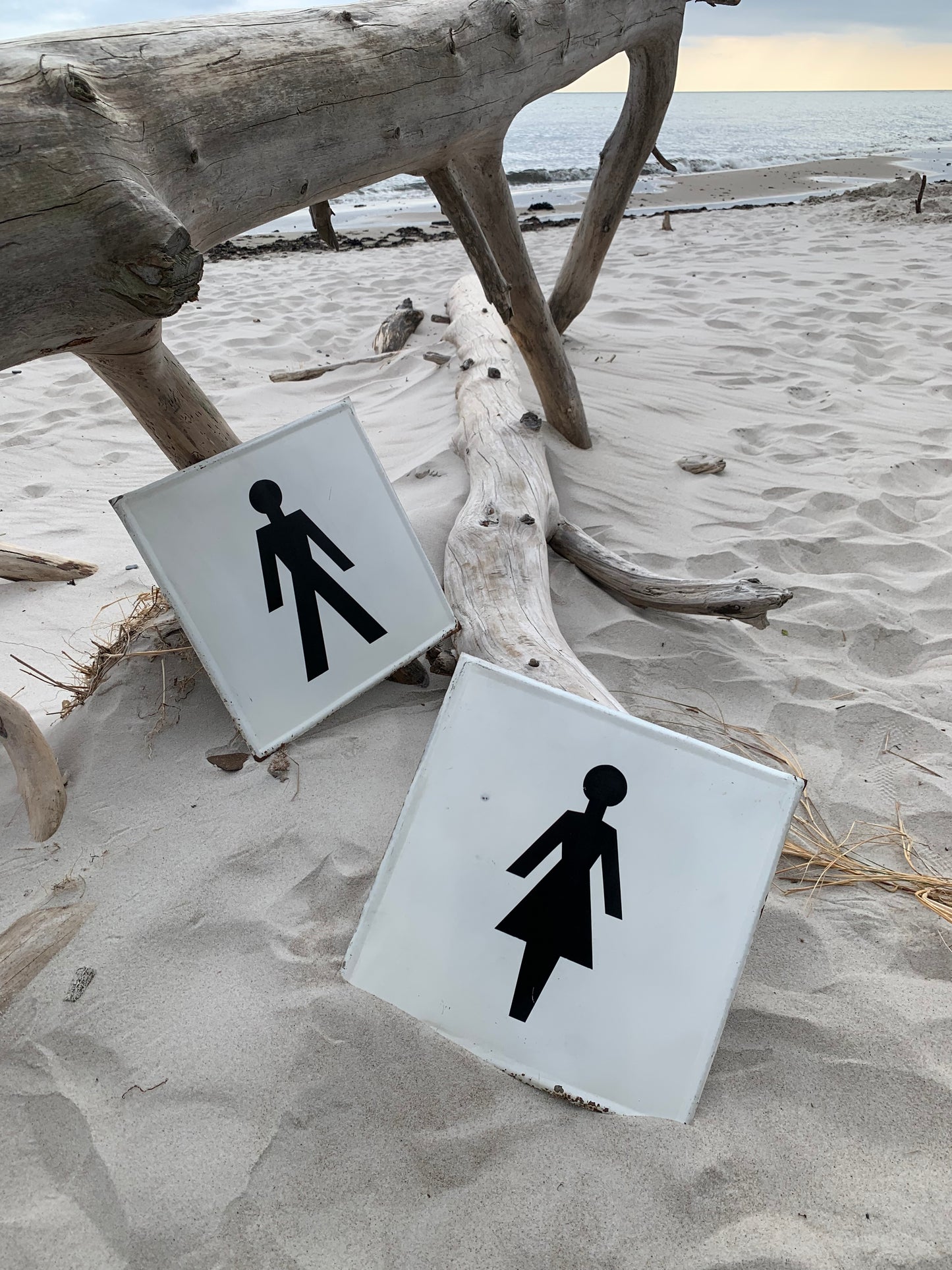 Gamla skyltar från järnvägsstationen - 2 st. säljs tillsammans