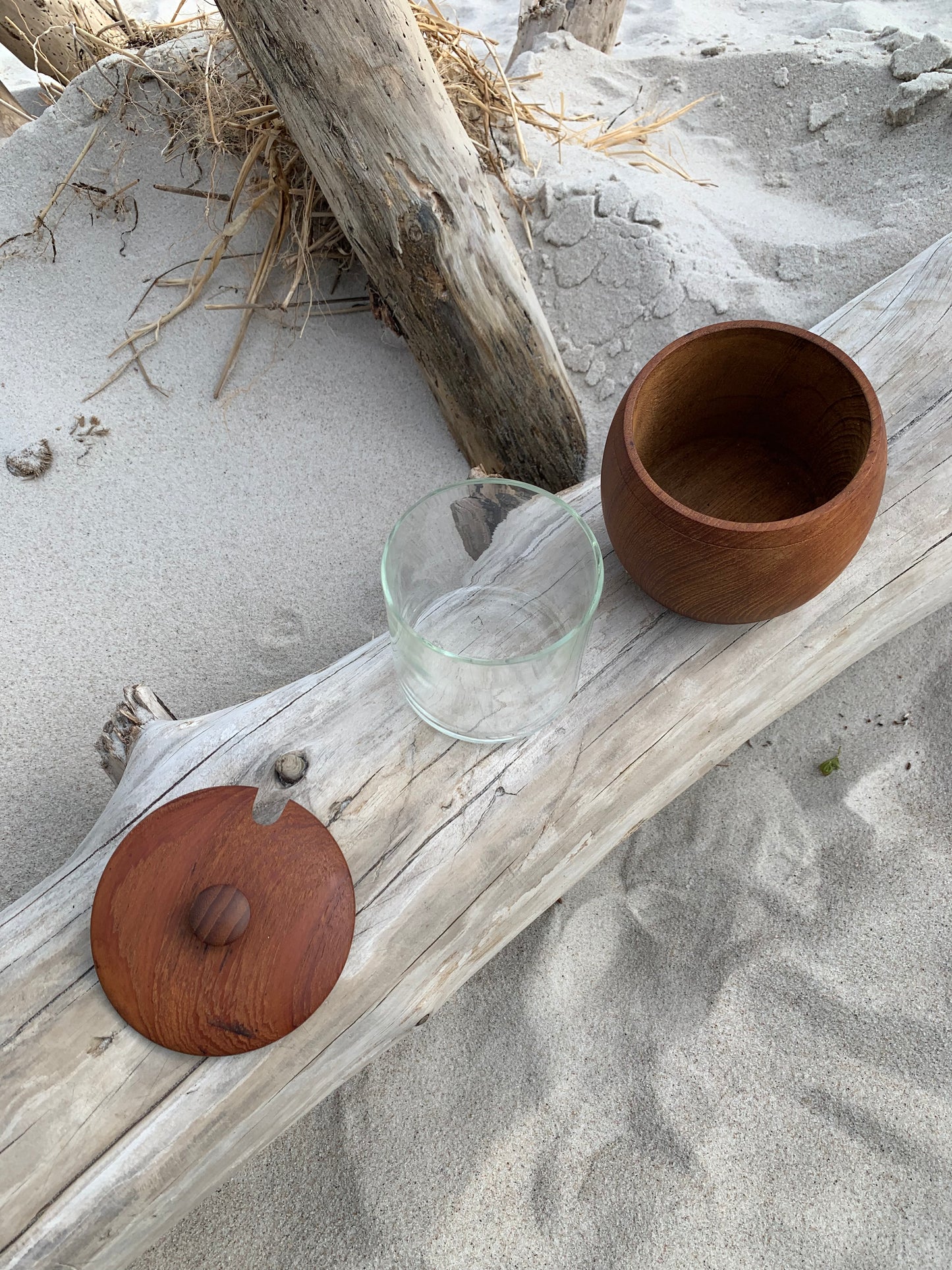 Burk i teak med lock och glas