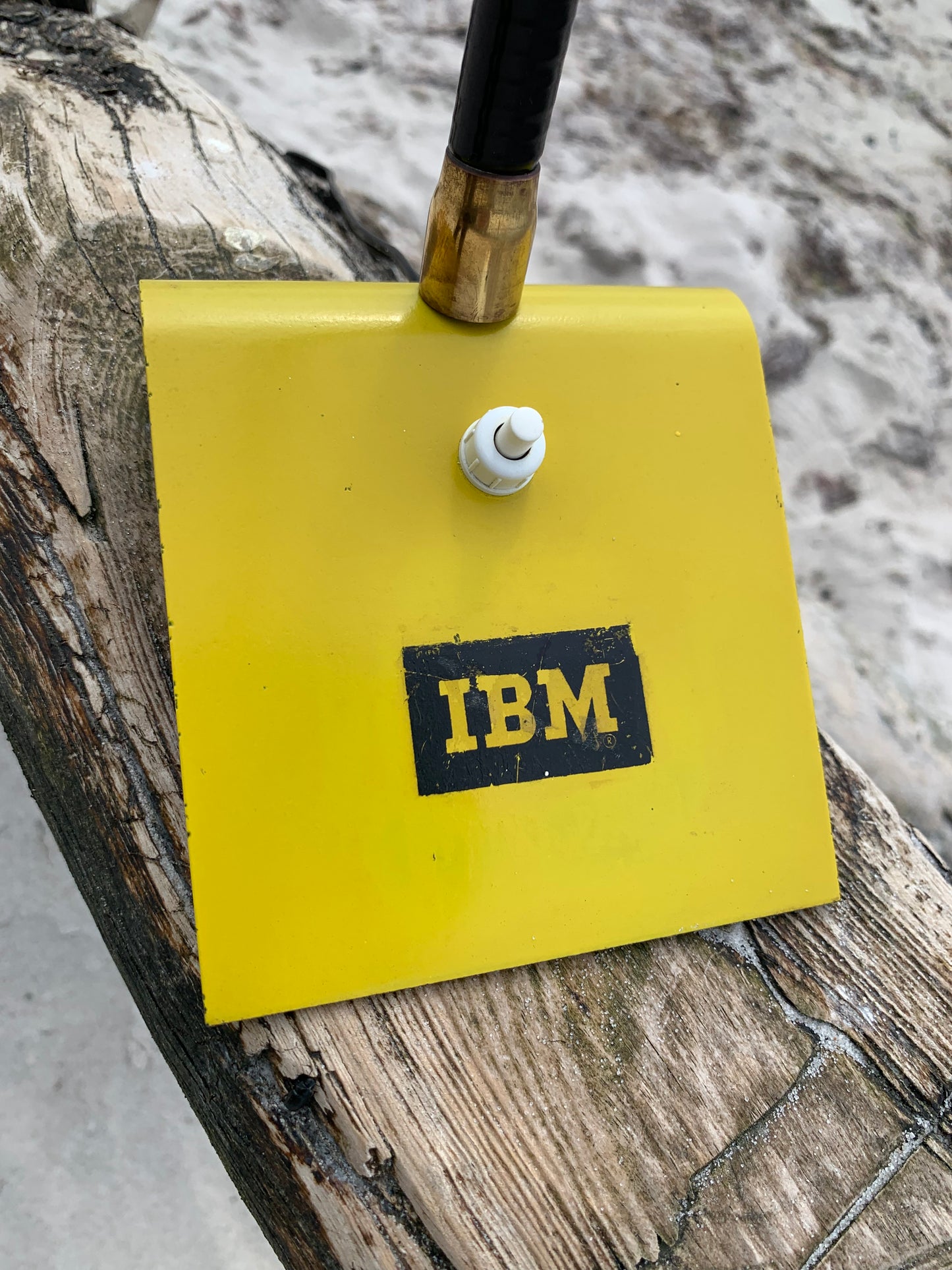 Vintage lampa med IBM-reklam