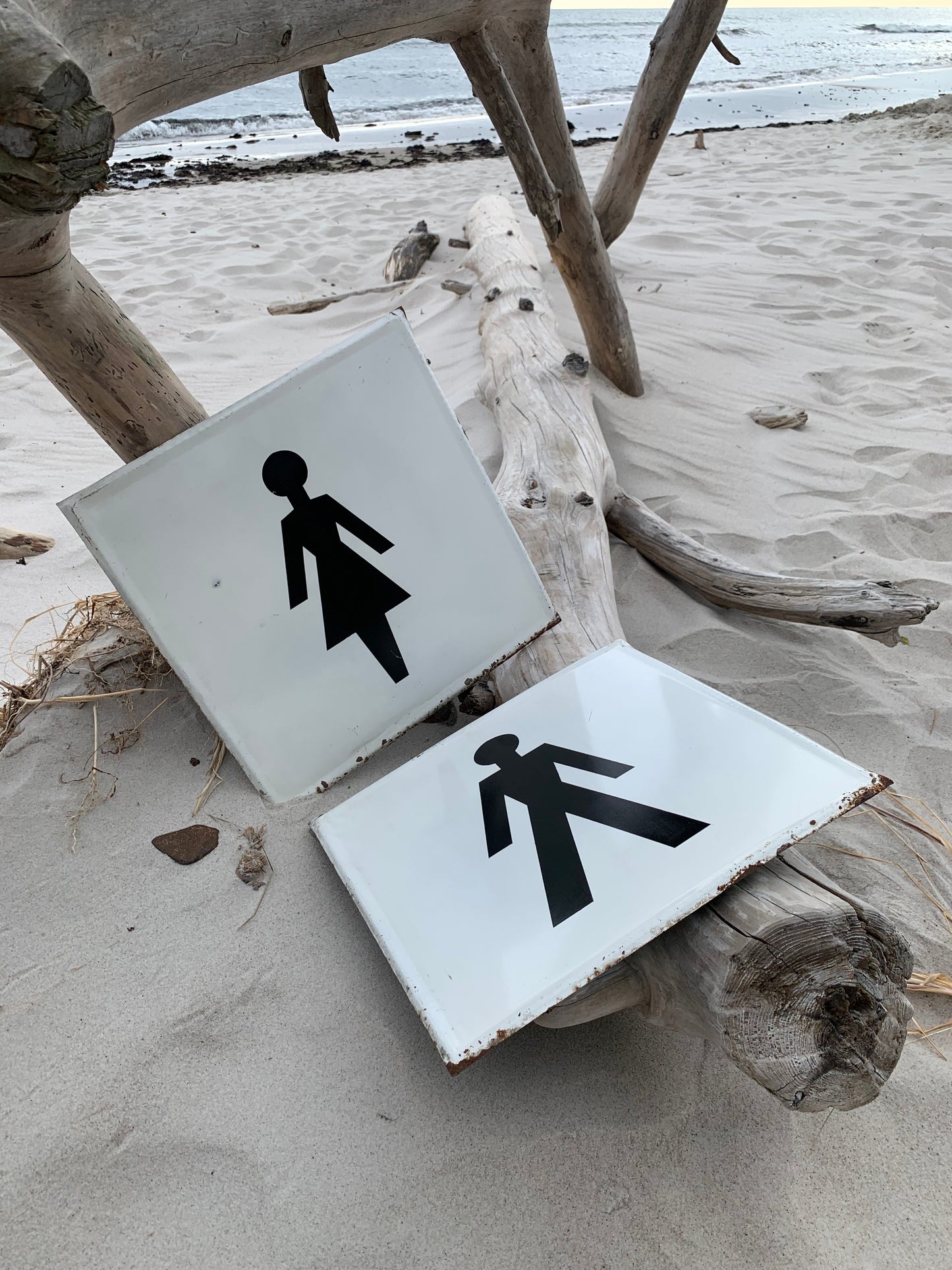 Gamla skyltar från järnvägsstationen - 2 st. säljs tillsammans