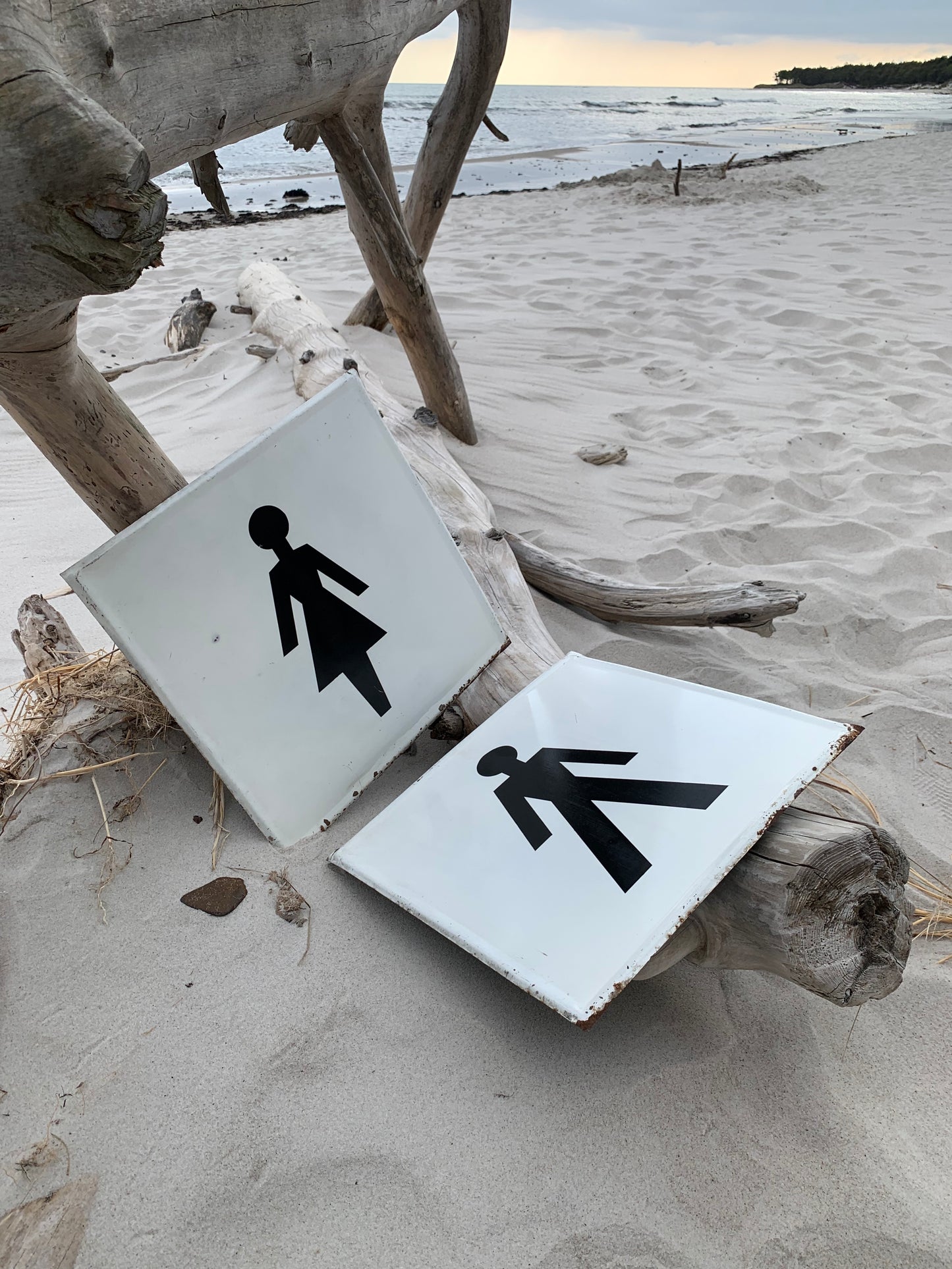 Gamla skyltar från järnvägsstationen - 2 st. säljs tillsammans