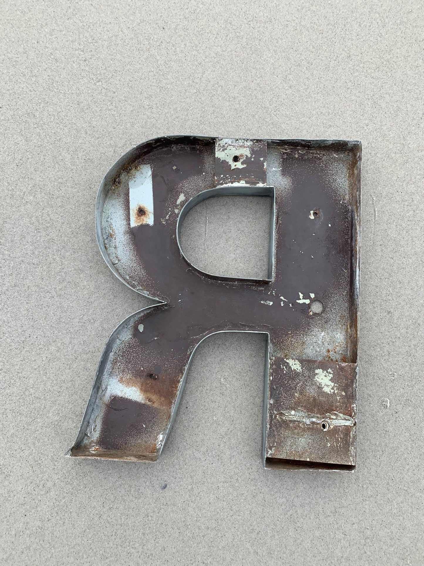 Bogstav - R (Facadebogstav)