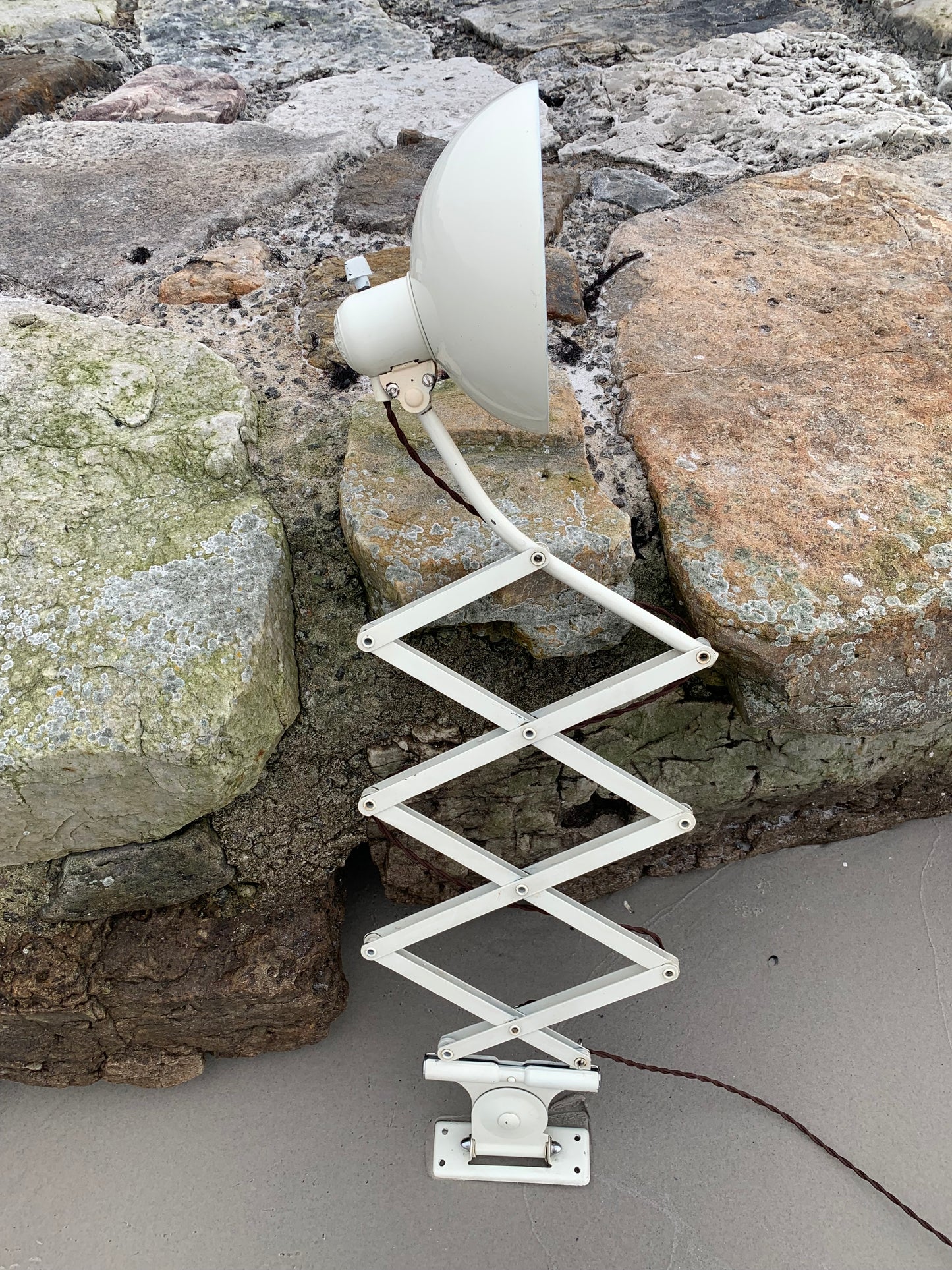 Kaiser Idell 6614 - Originalkräm (den stora modellen)