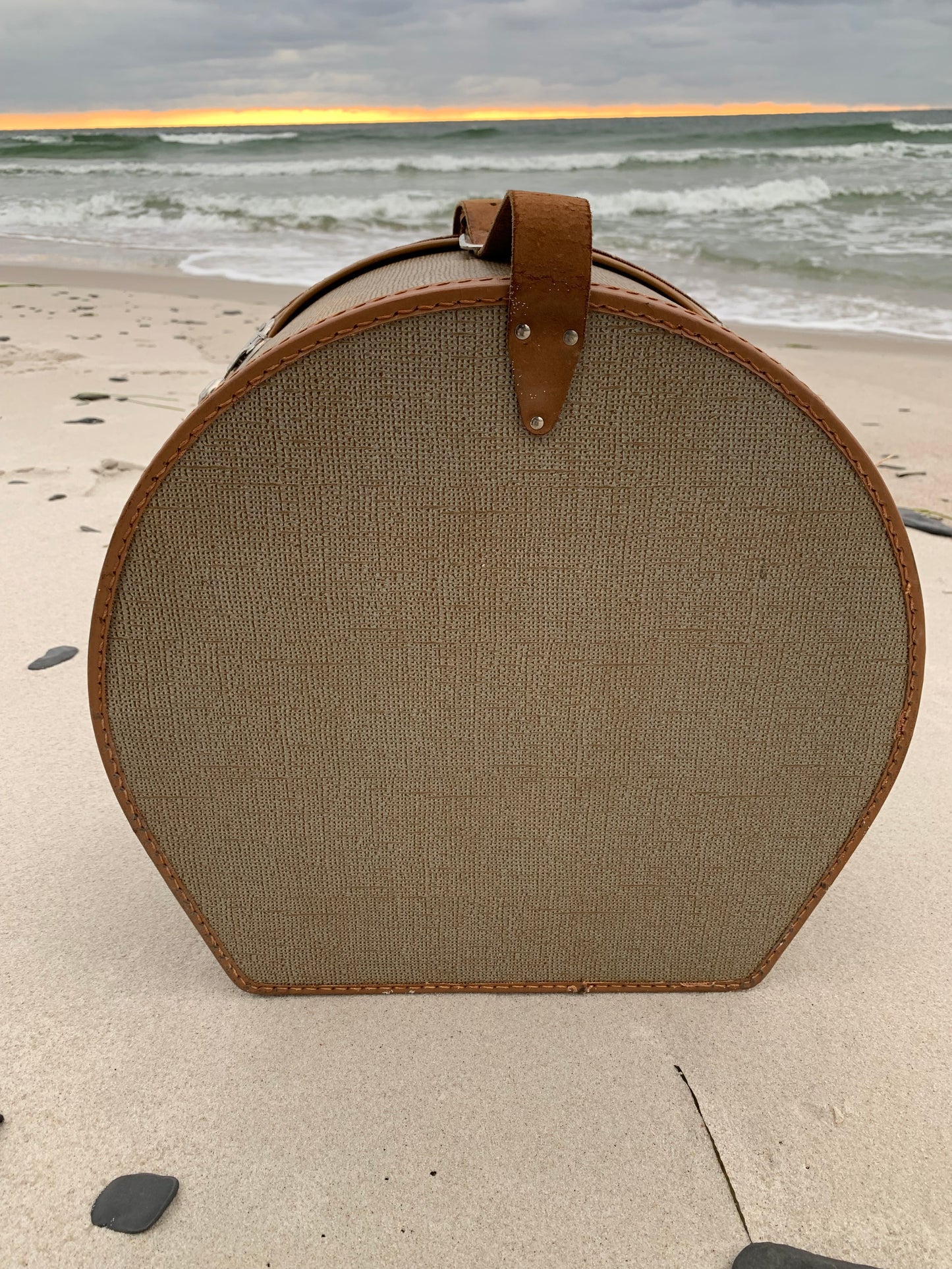 Hattbox med läderrem