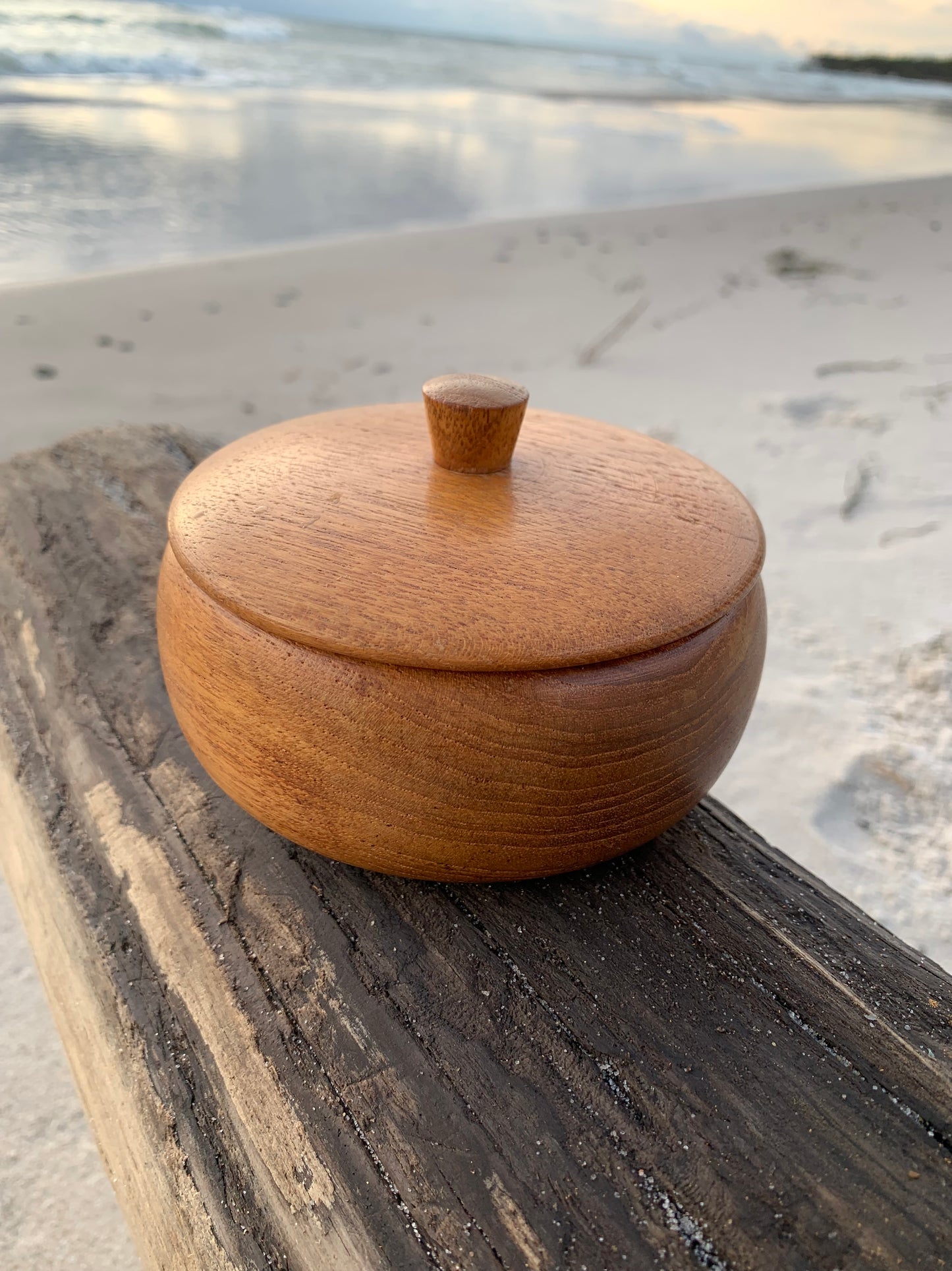 Teakburk med lock