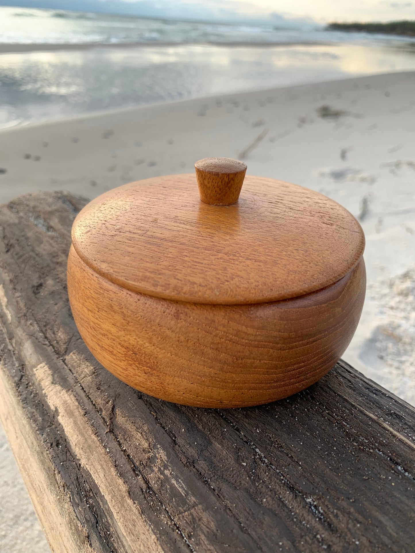 Teakburk med lock