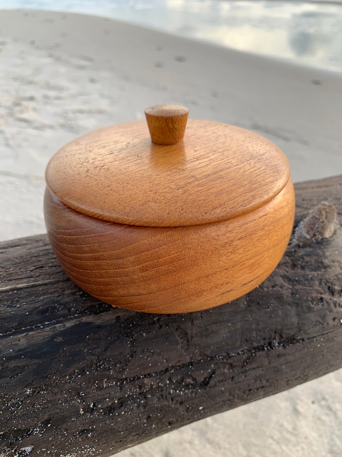 Teakburk med lock