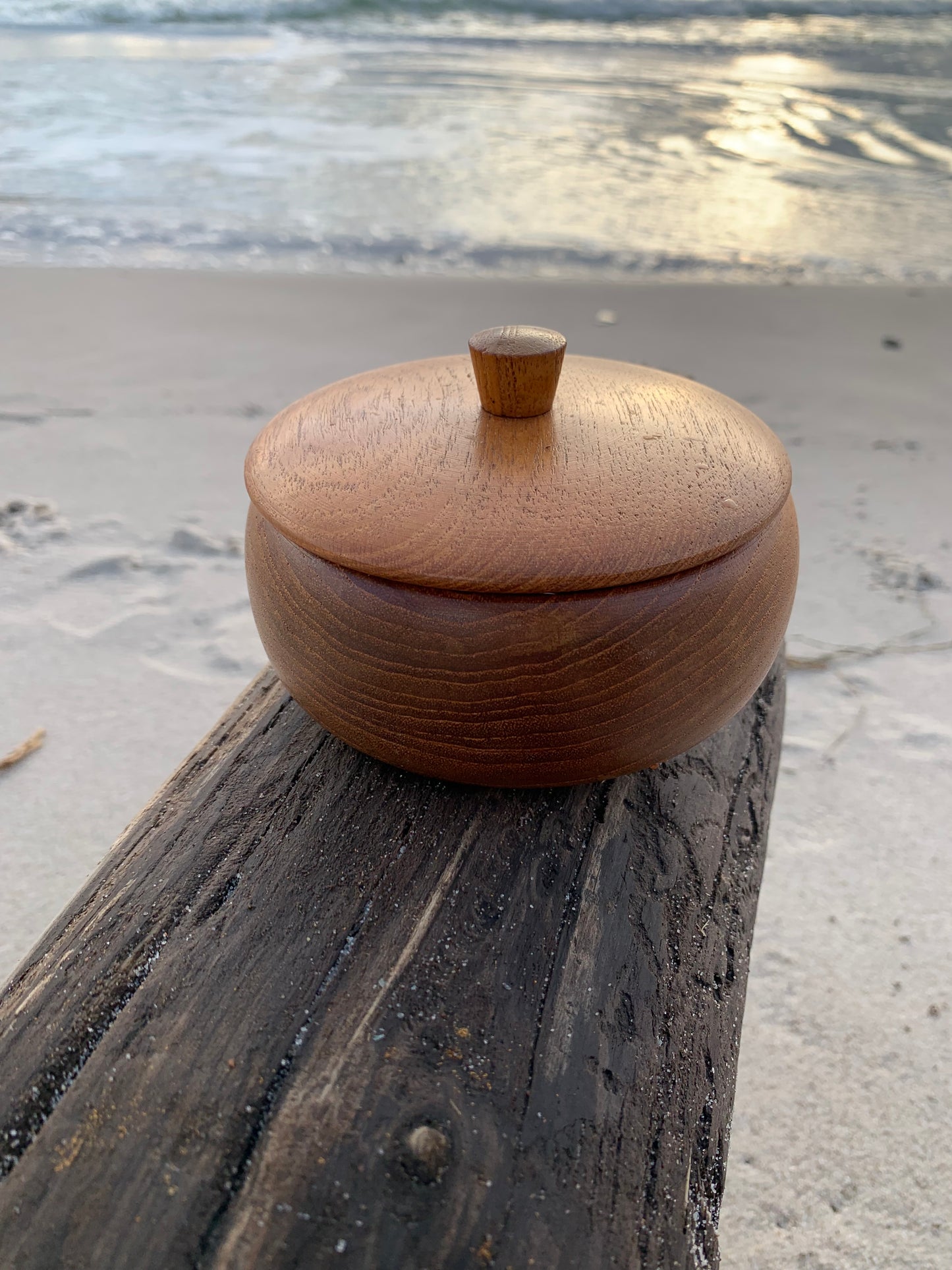 Teakburk med lock