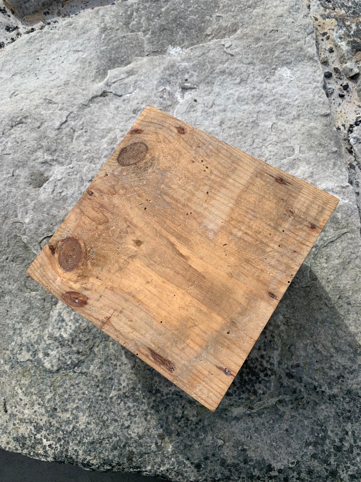 Trälåda med gravyr