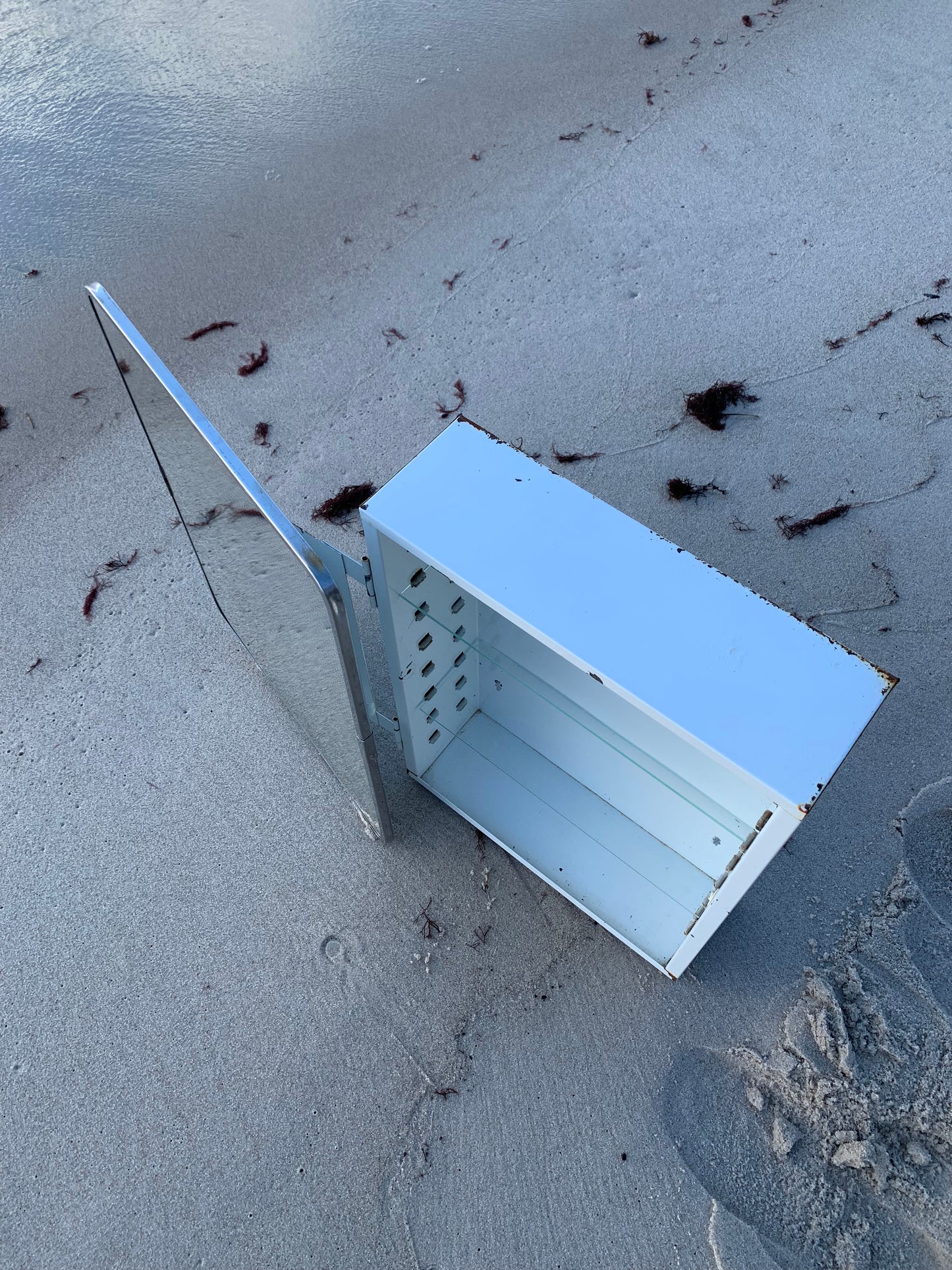 Medicinskåp med spegel,