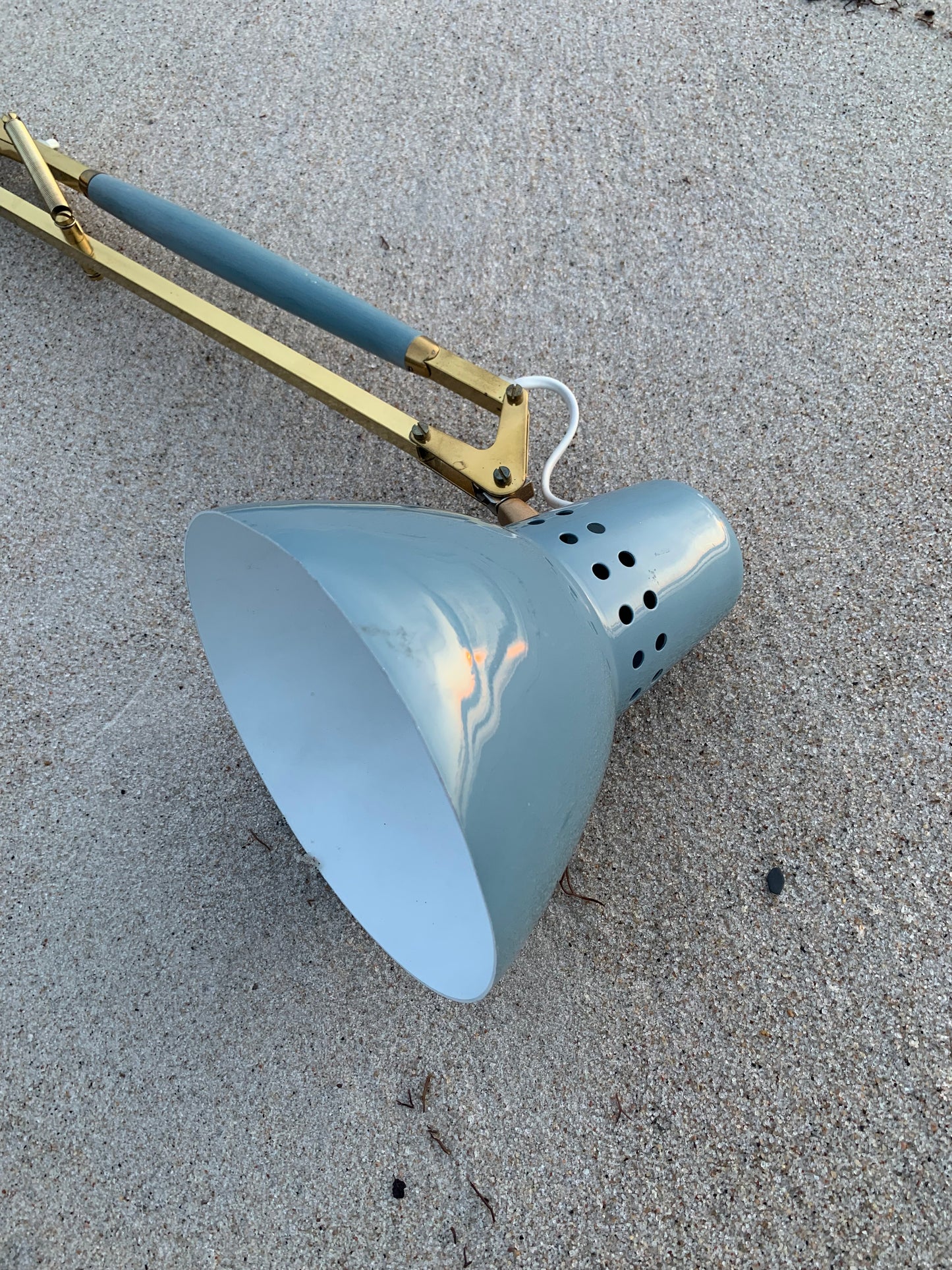 Arkitektonisk lampa med mässingsdetaljer - Grå/blå