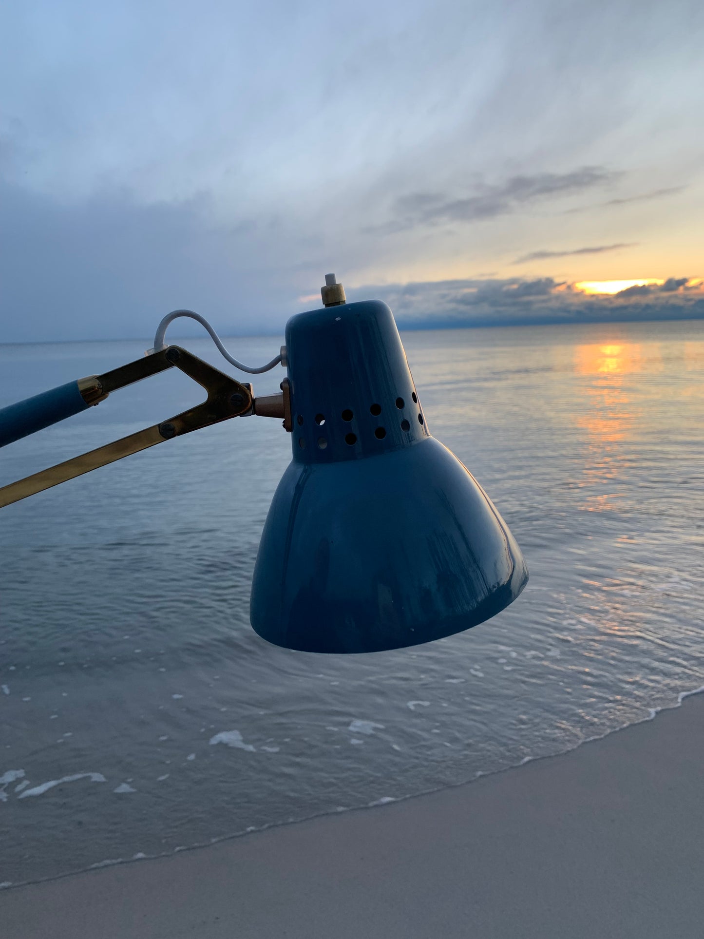 Arkitektonisk lampa med mässingsdetaljer - Grå/blå