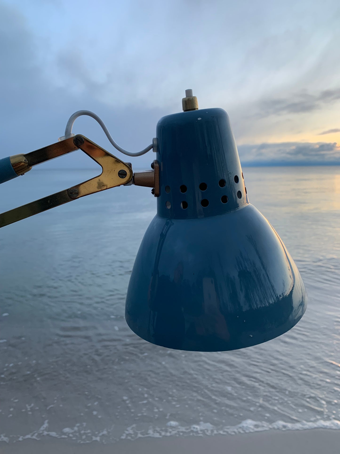 Arkitektonisk lampa med mässingsdetaljer - Grå/blå