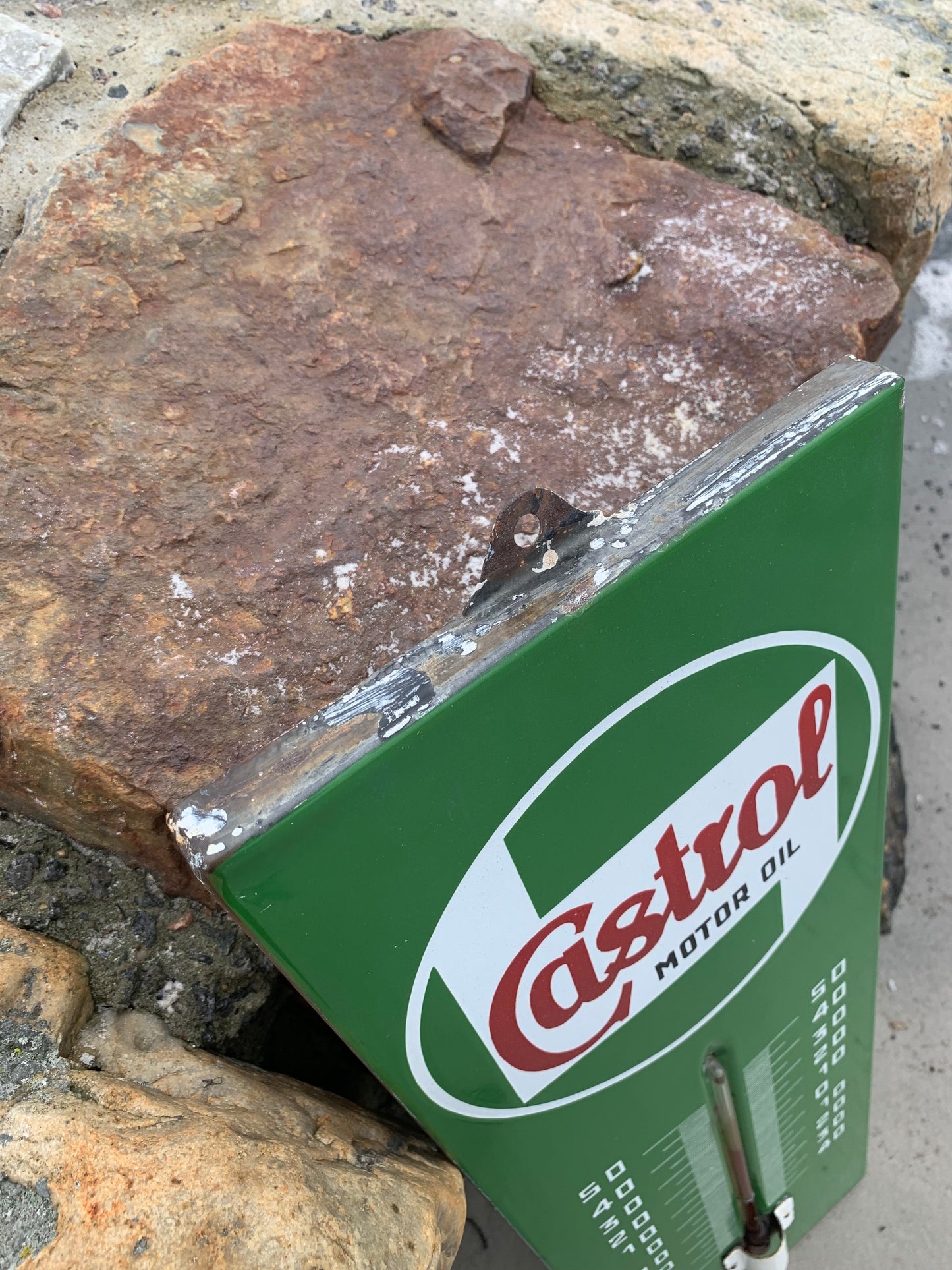 Castrol reklamskylt i emalj