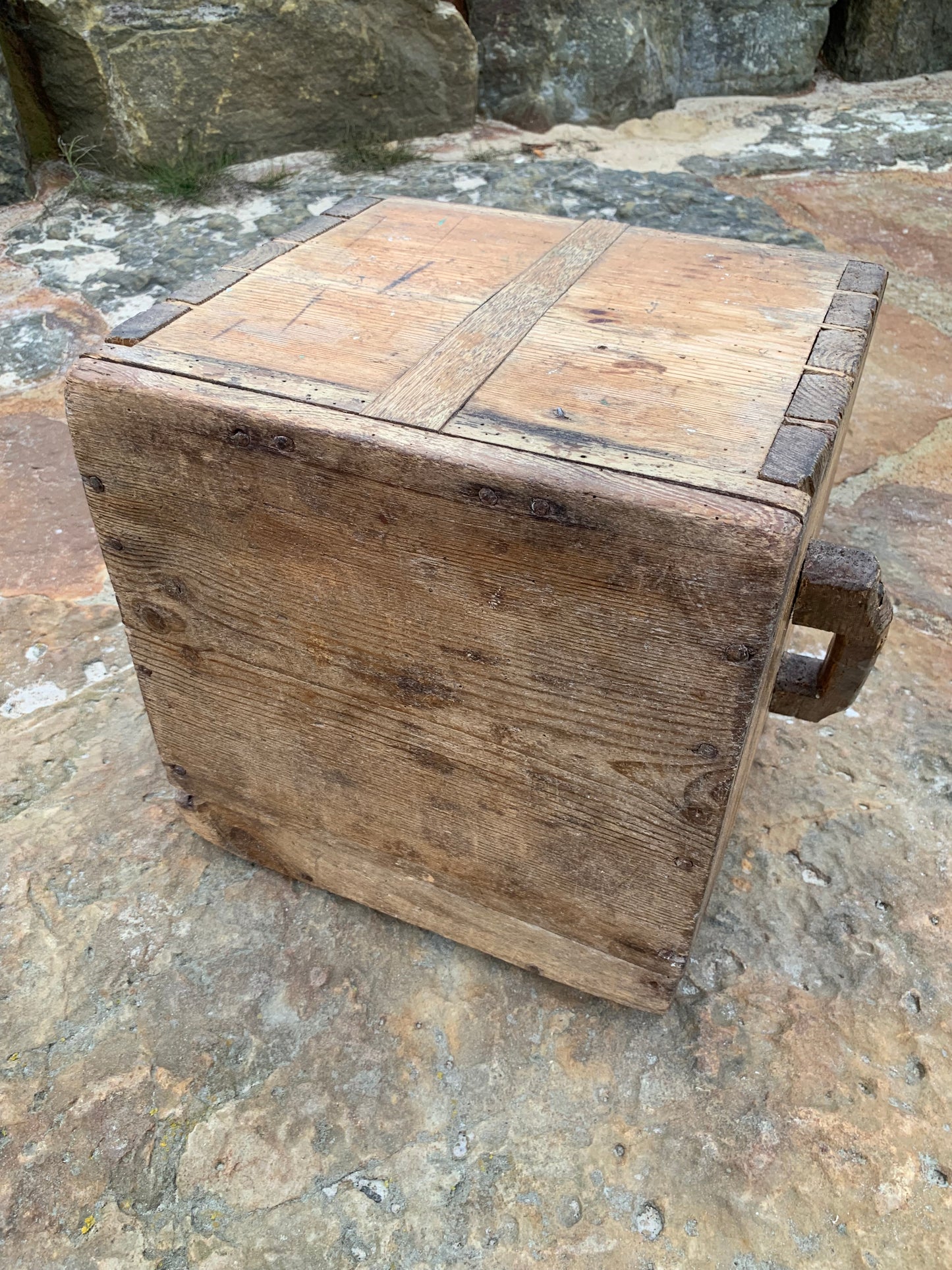 Stor trälåda med två handtag