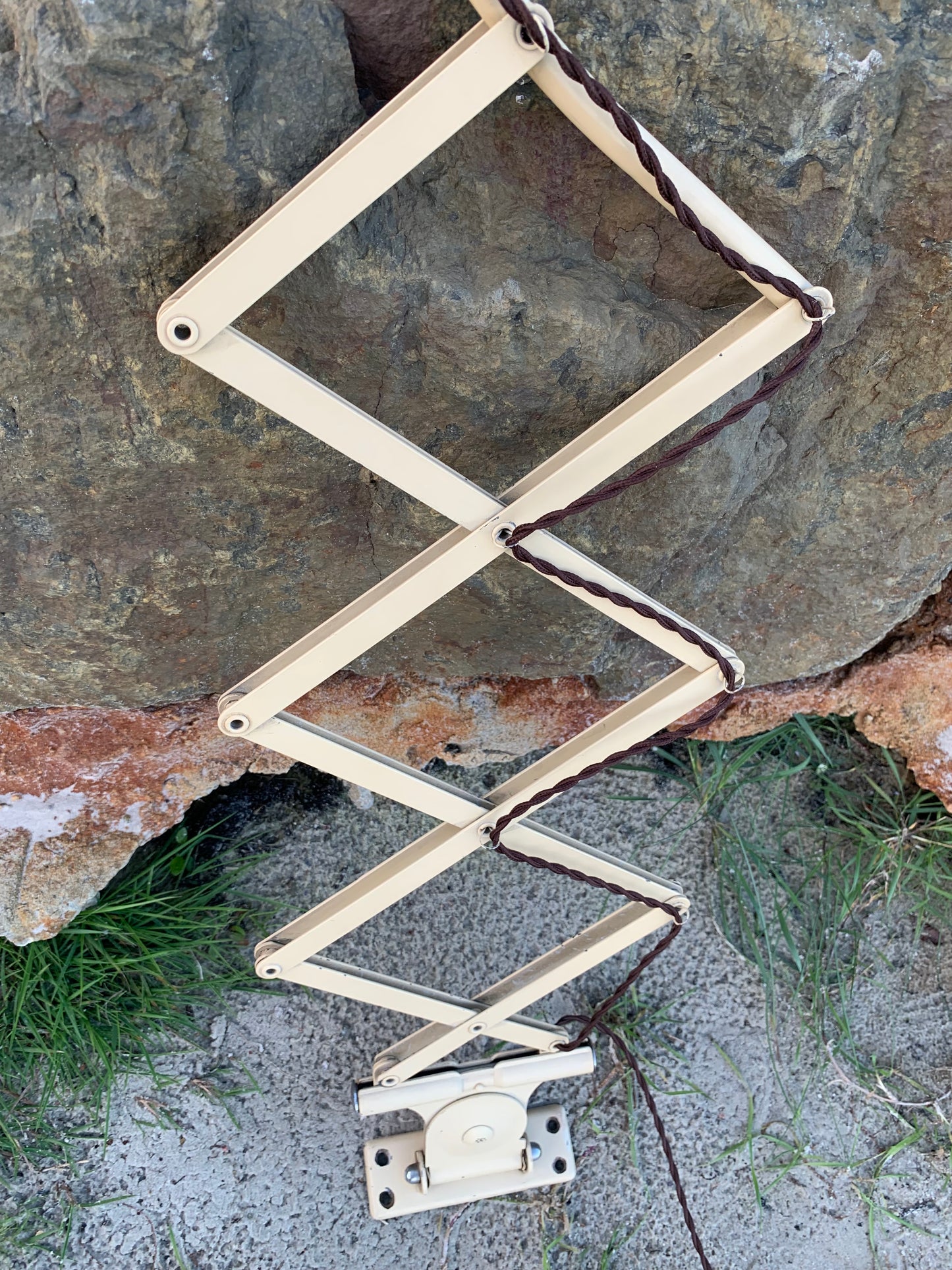 Kaiser Idell 6614 - Originalkräm (den stora modellen)