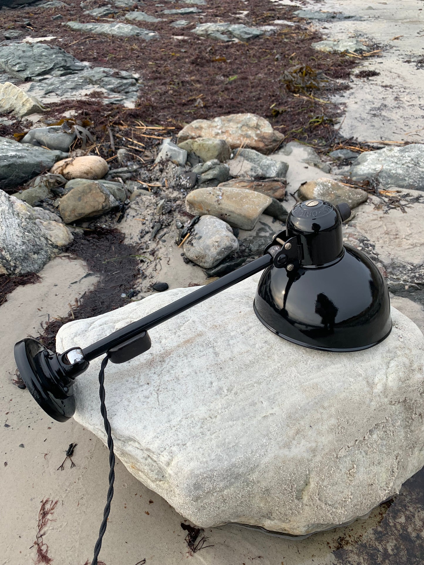 Kaiser Idell 6723 vägglampa - Svart