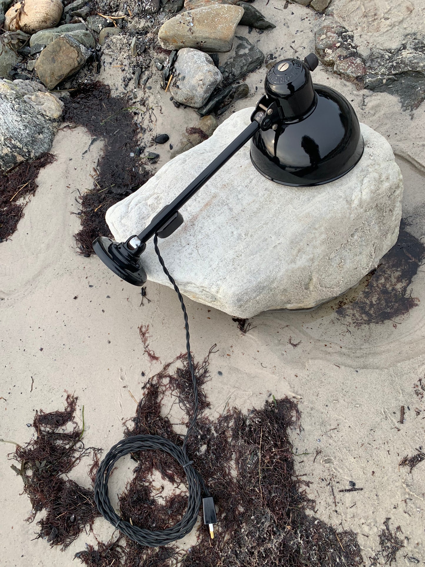 Kaiser Idell 6723 vägglampa - Svart
