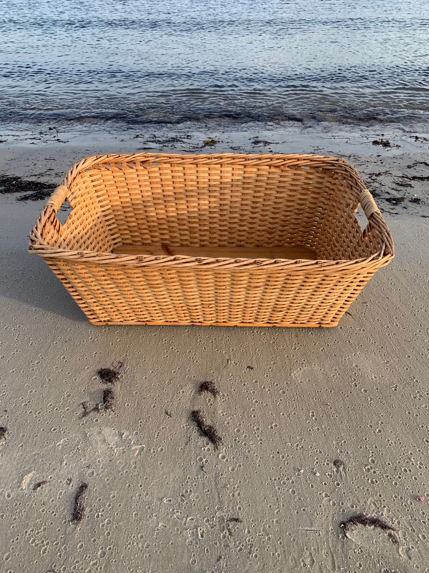 Linnekorg med träbotten