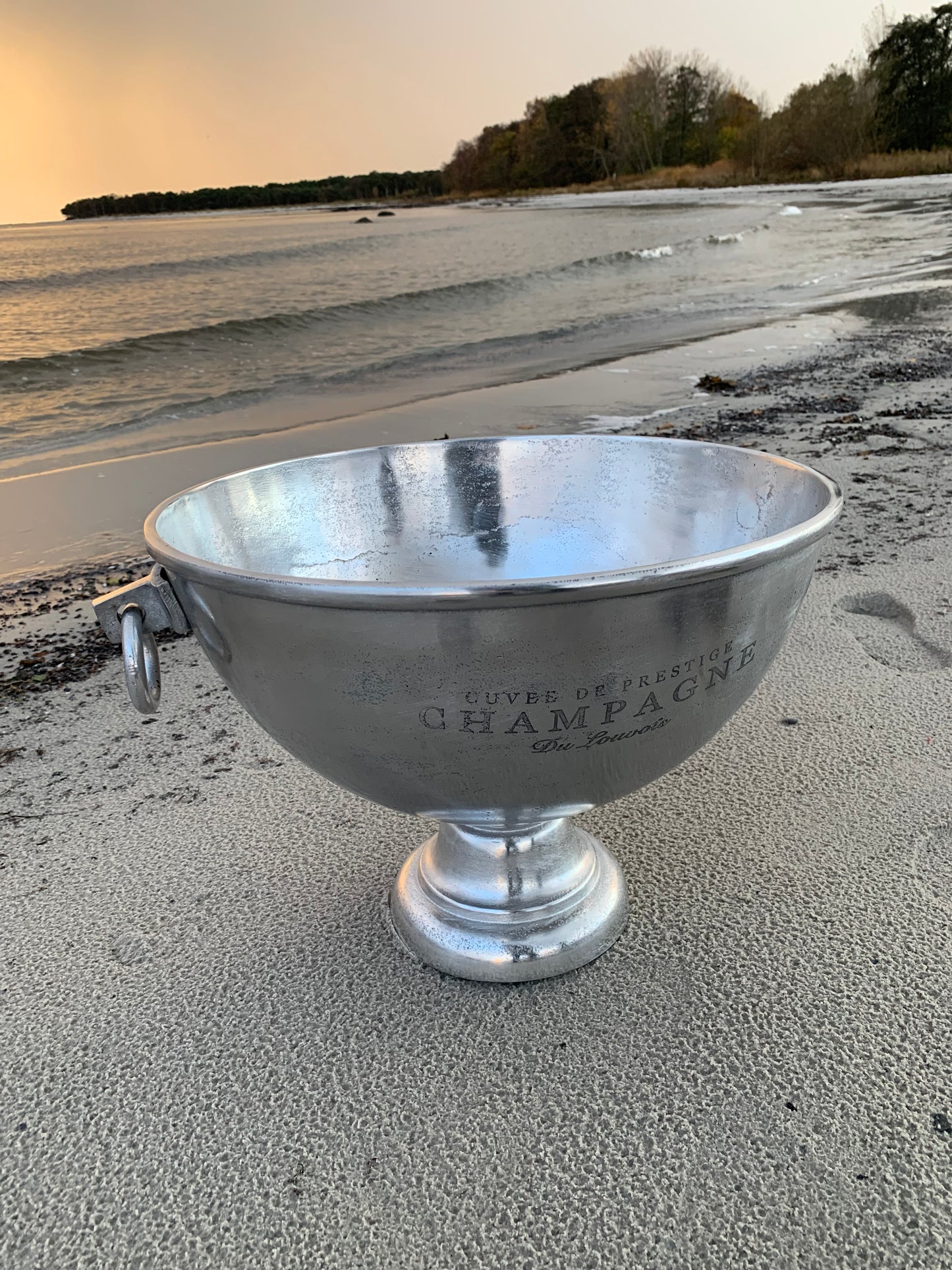 Champagnekylare med plats för många flaskor