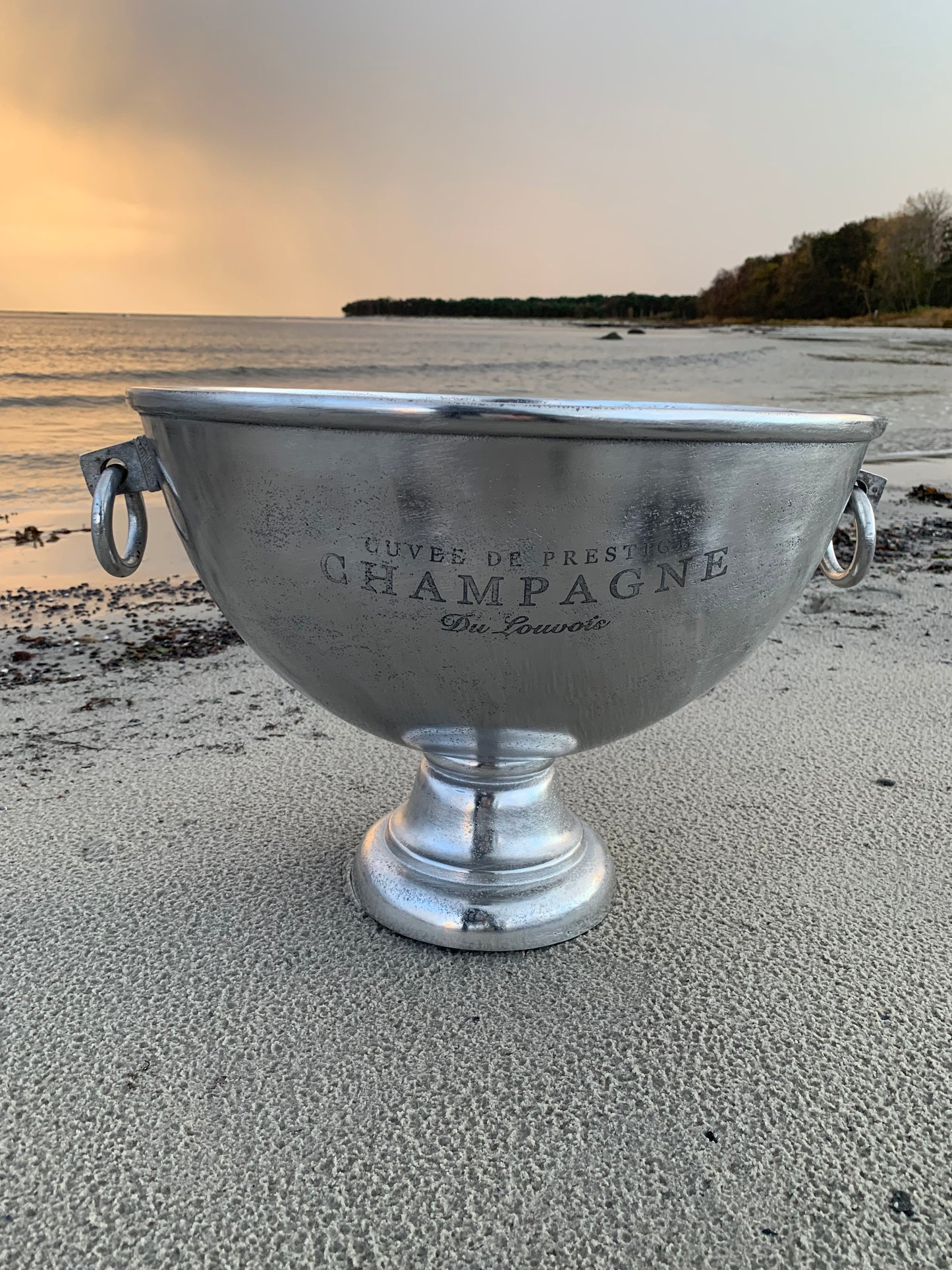 Champagnekylare med plats för många flaskor