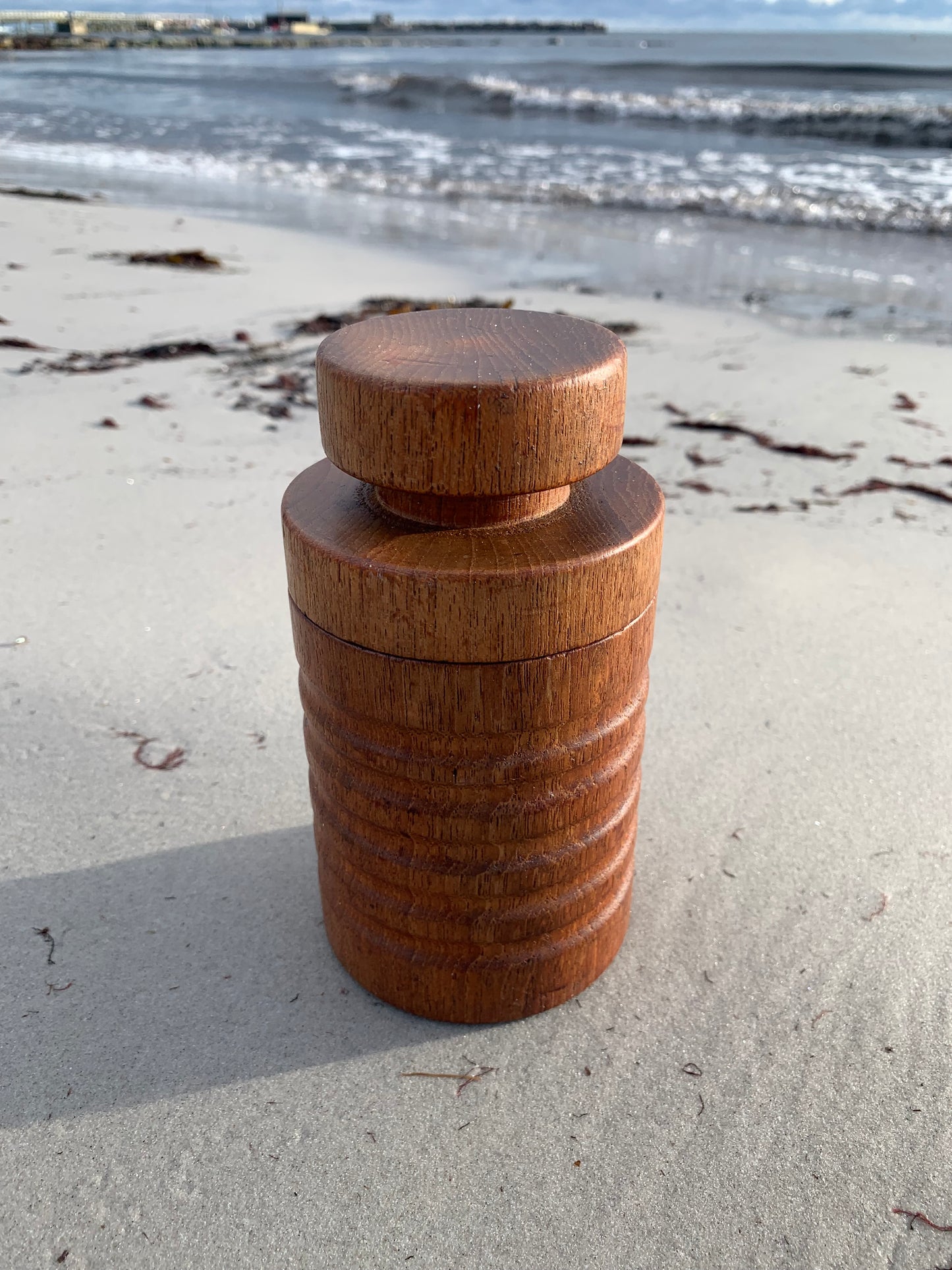 Teakburk med lock