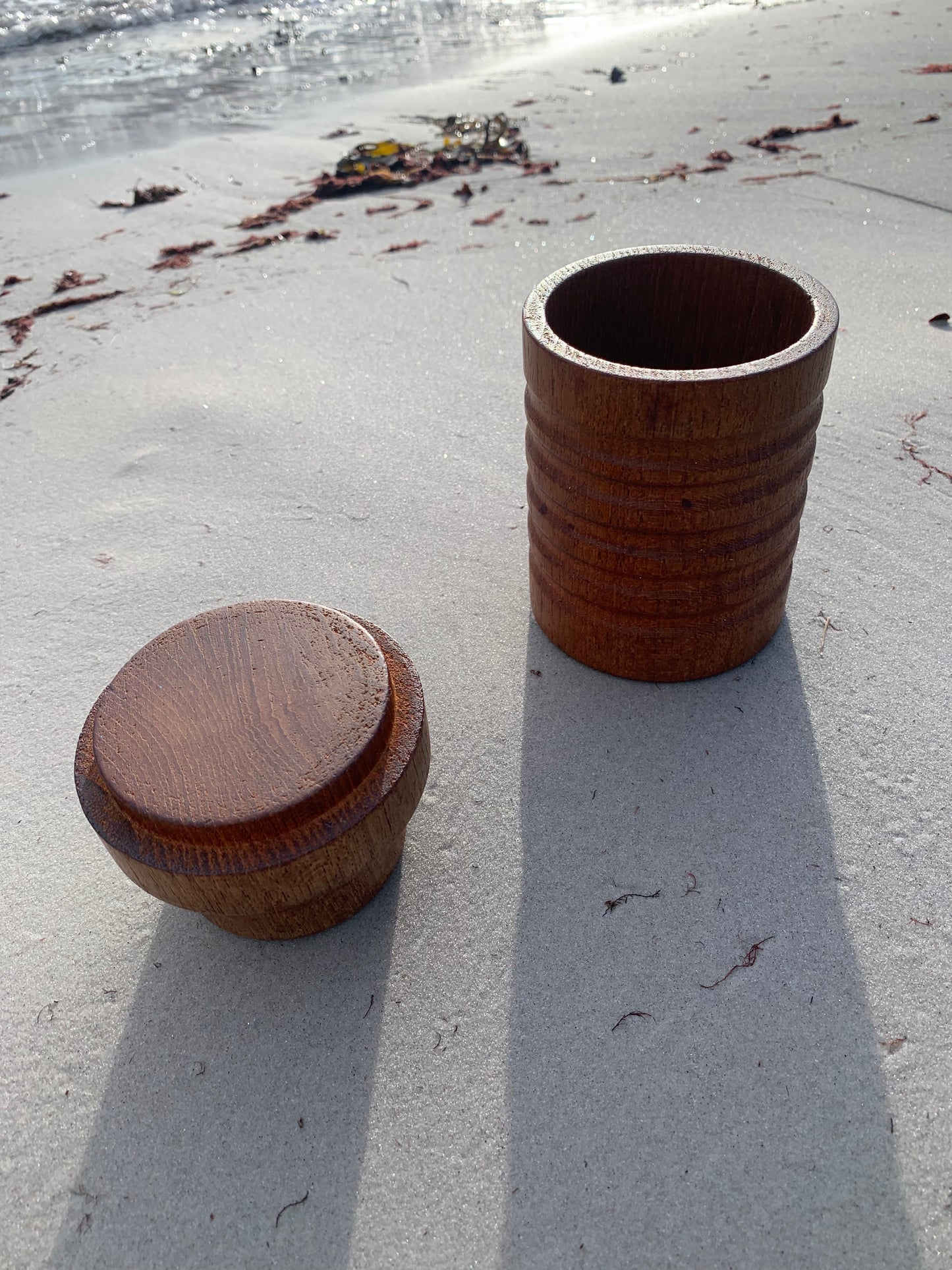 Teakburk med lock