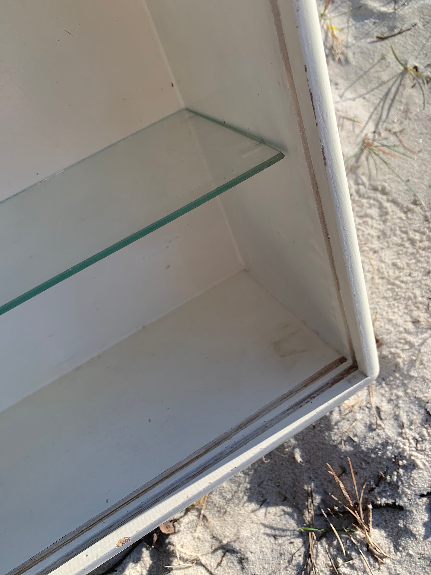 Medicinskåp med glasdörrar