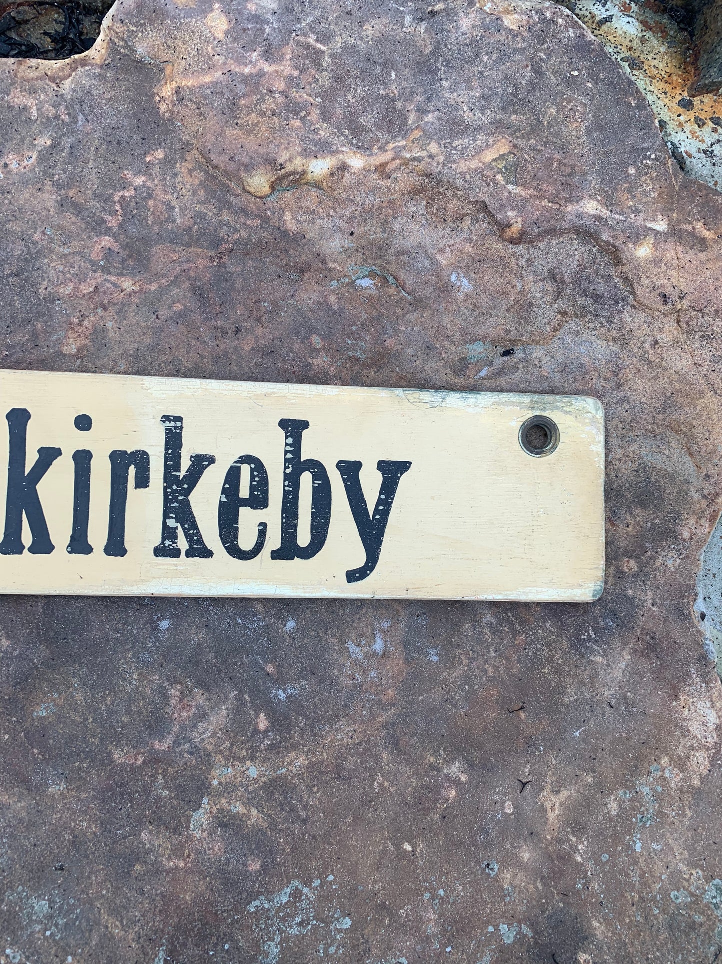 Gamla Bornholmsskylt från buss - Gudhjem/Aakrikeby