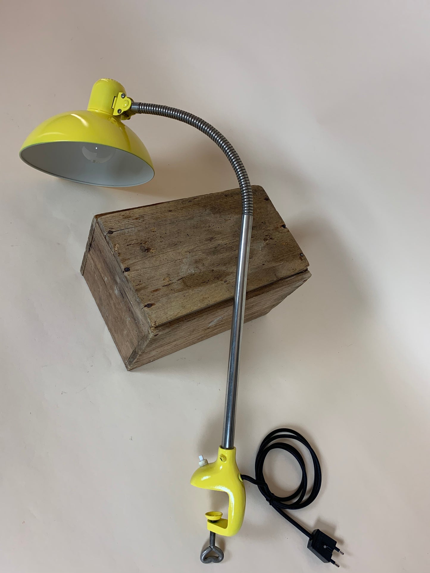 Kaiser Idell arkitektlampa med flexarm - Gul