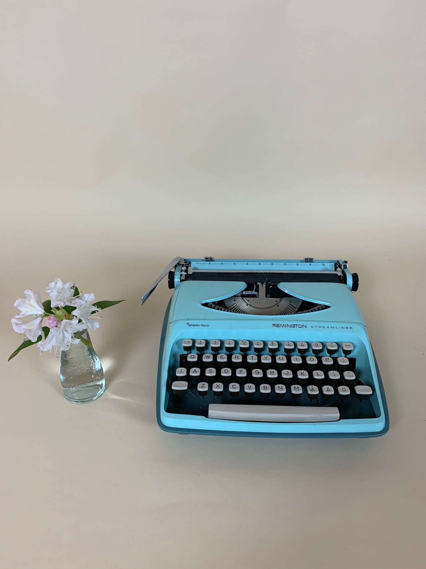 Skrivmaskin i ljusblått från Remington
