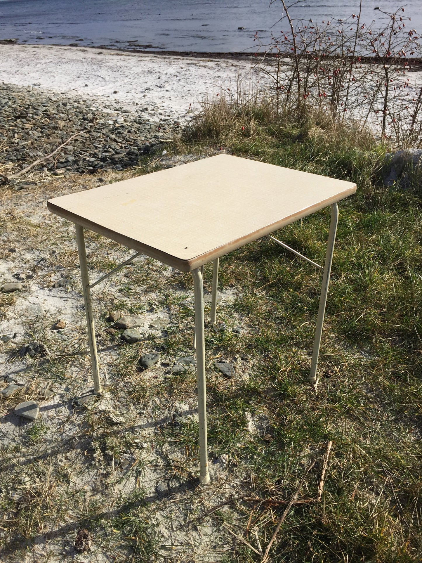 Vackert fällbord med en rolig historia
