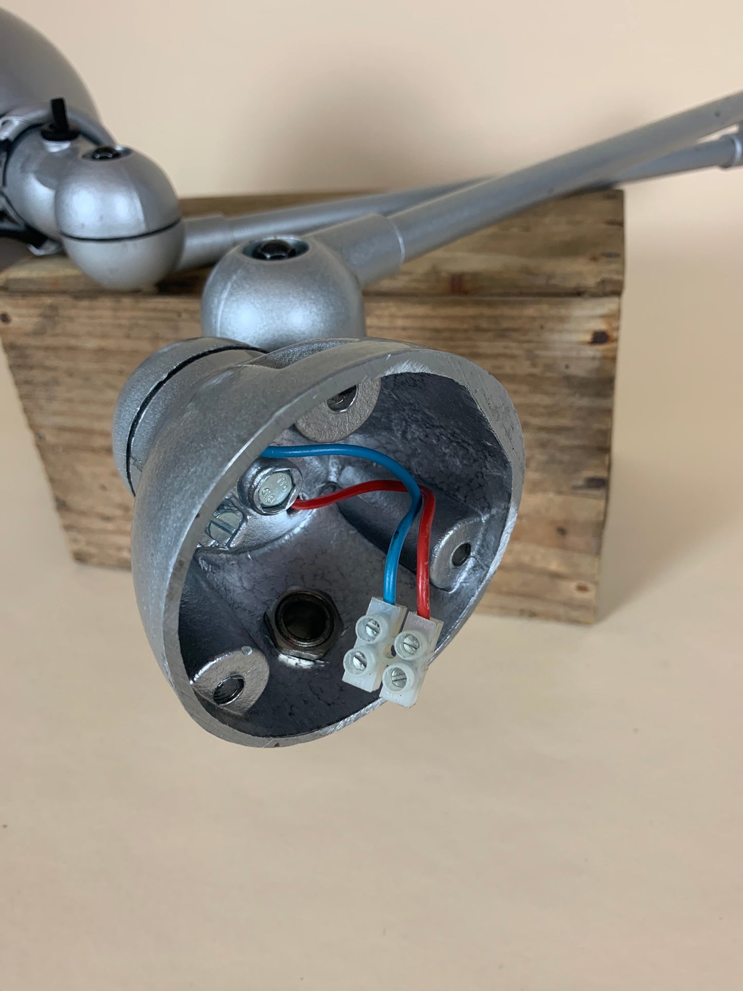 Jieldé vägglampa med två armar - Grå