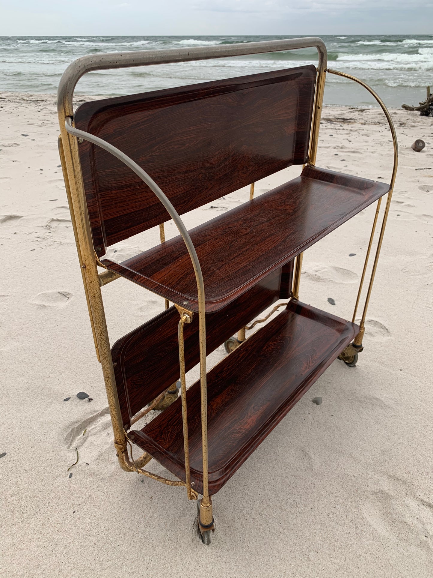 Barvagn med mycket patina