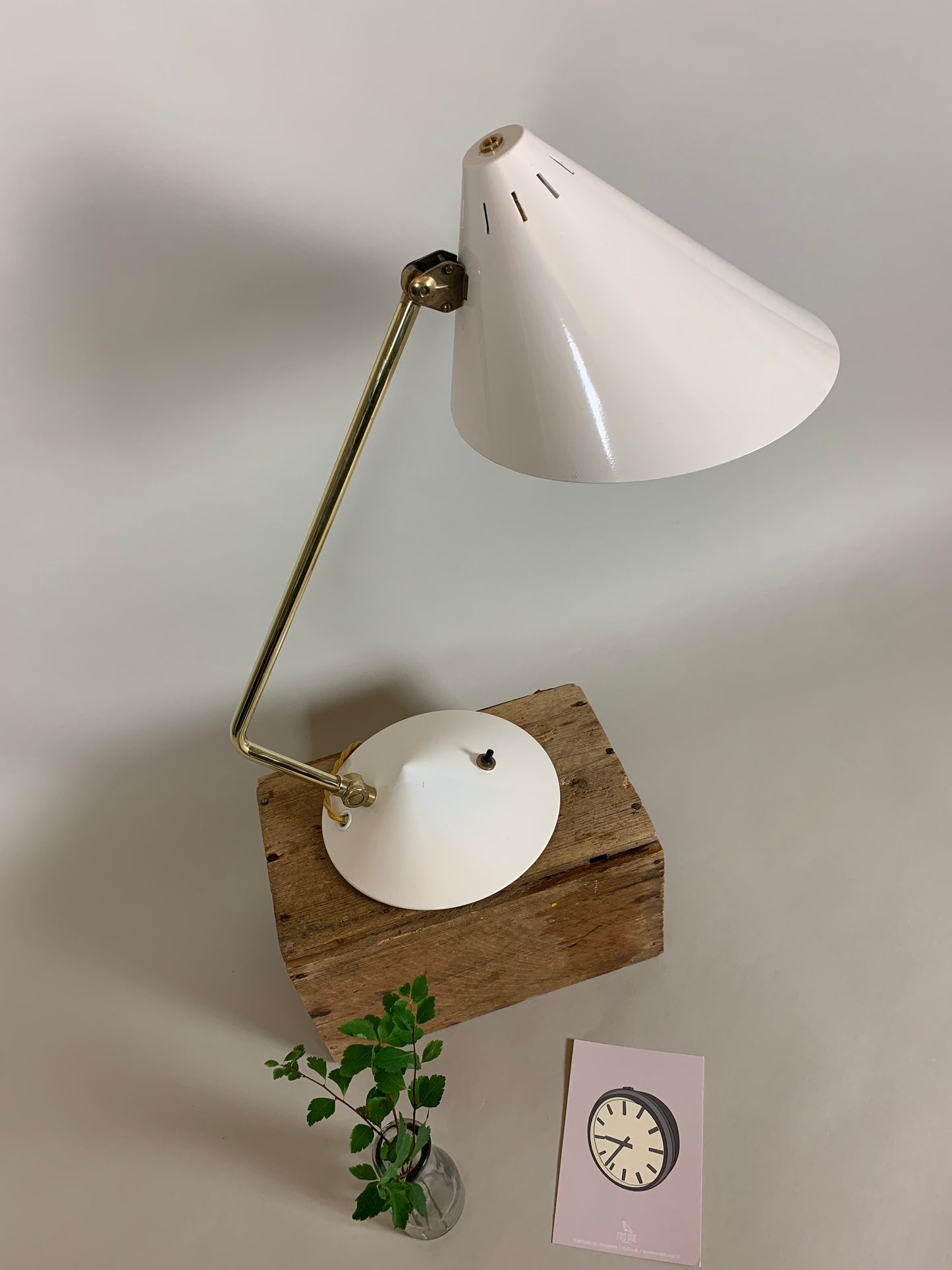 Hala bordslampa - Vit och mässing