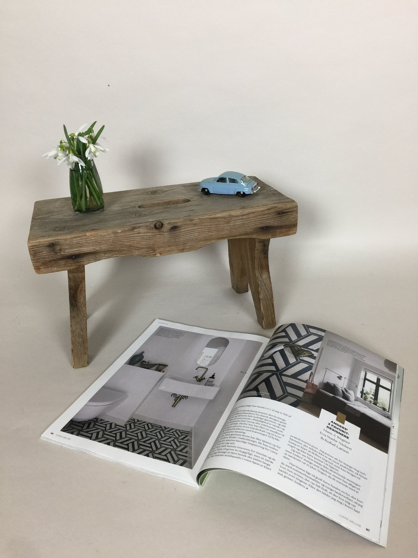 Fin liten pall med vacker patina