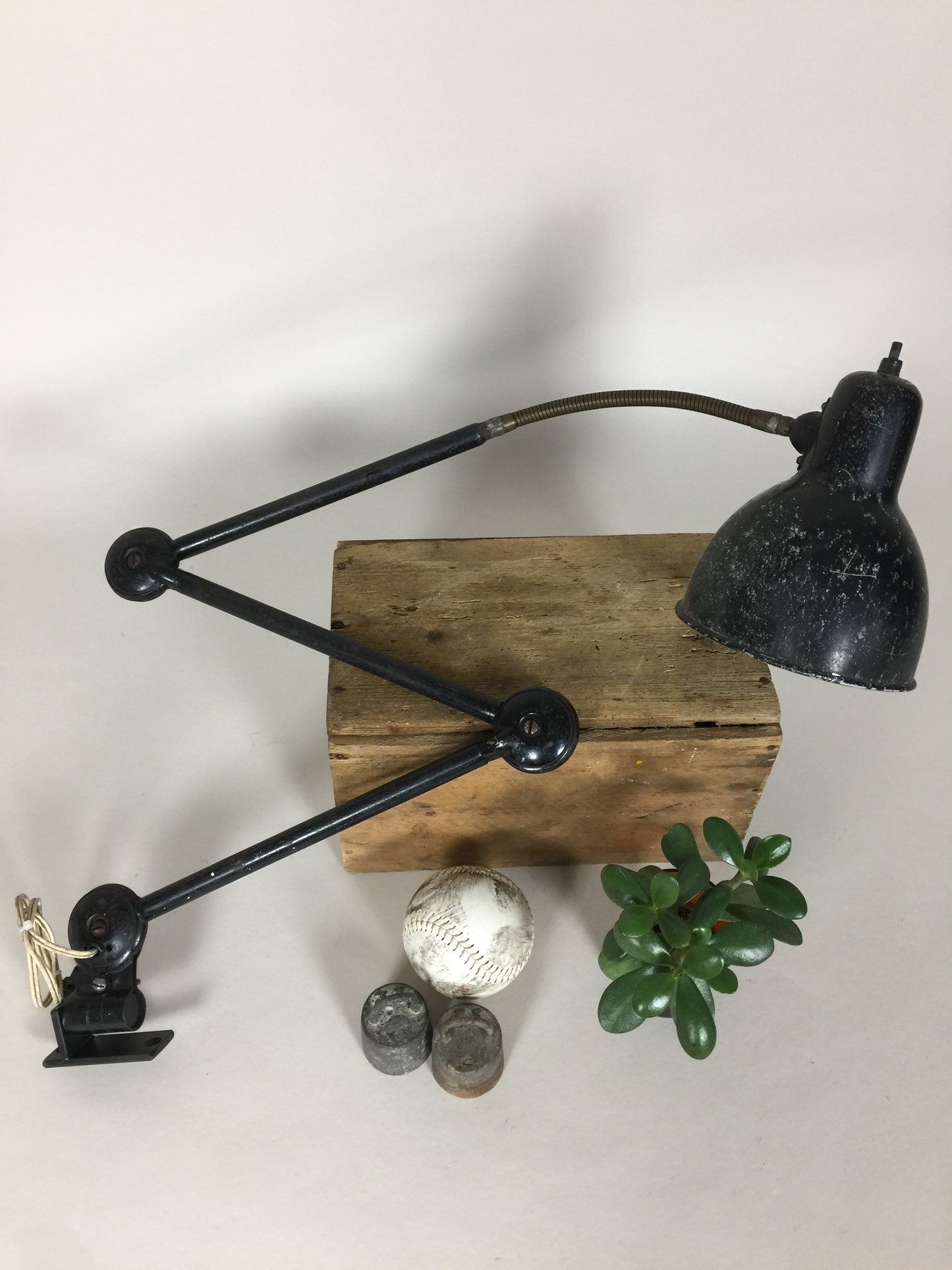 Vacker och ovanlig vägglampa