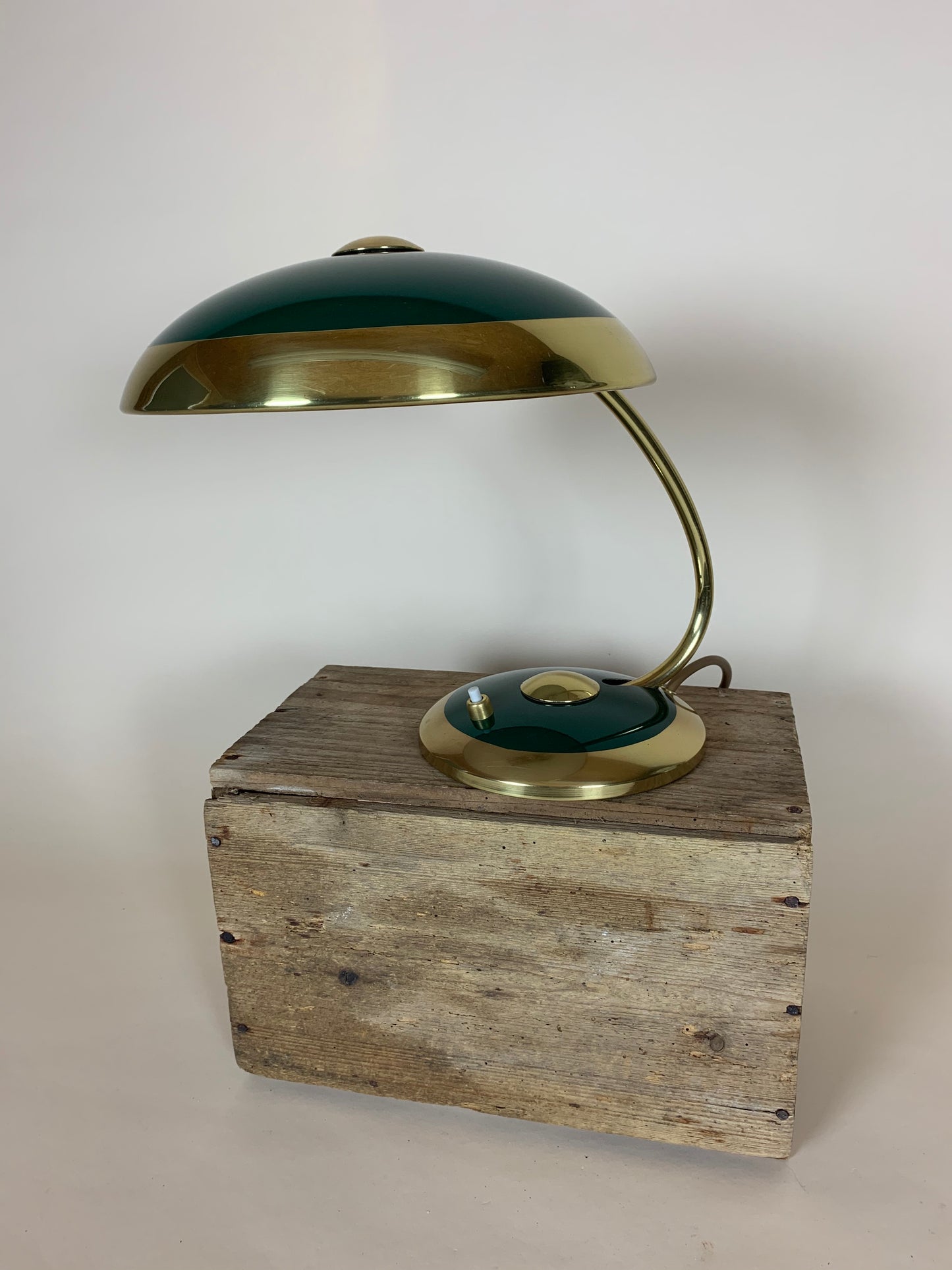 Helo bordslampa - Grön och mässing