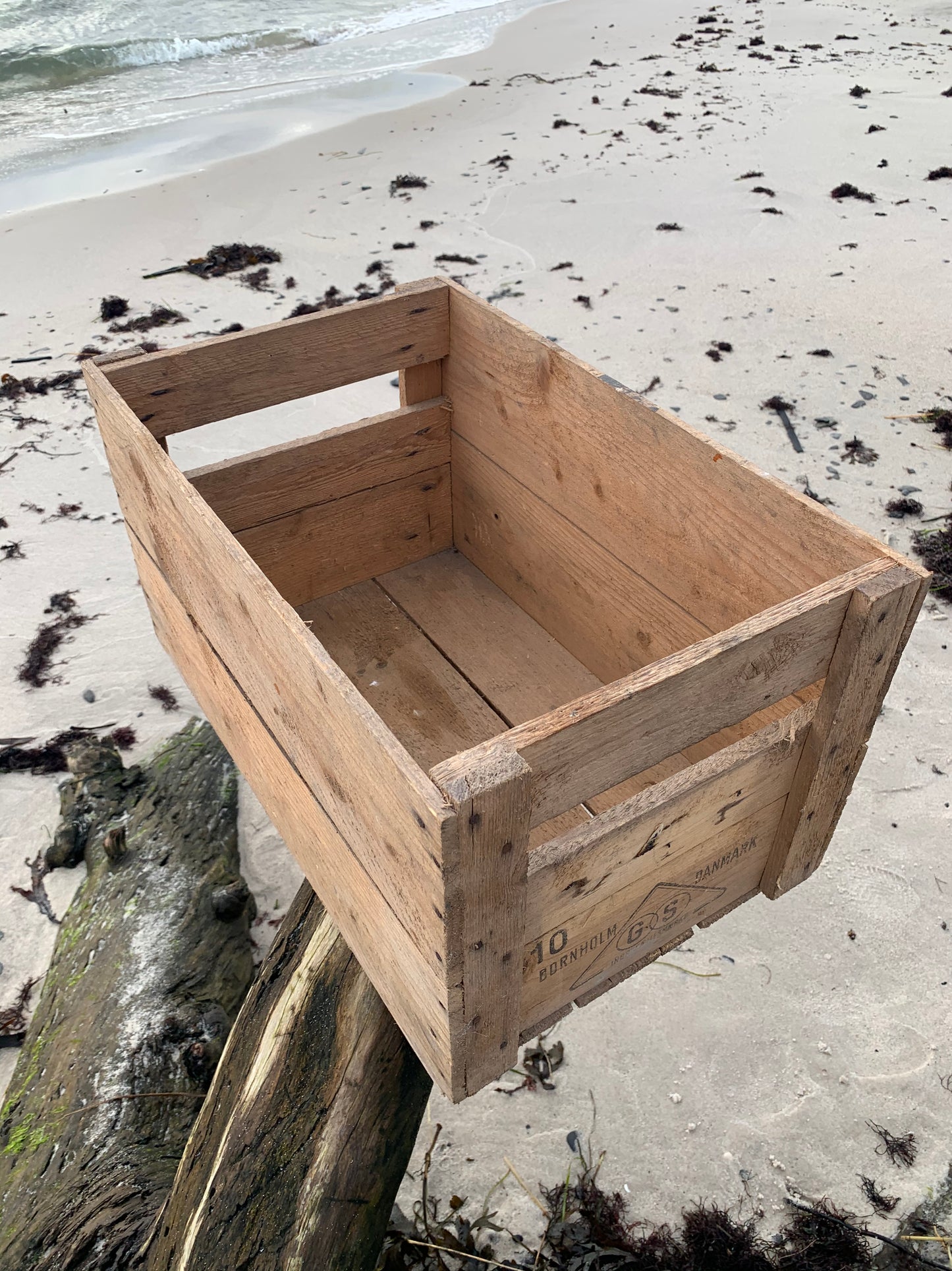 Vacker trälåda med text från Bornholm
