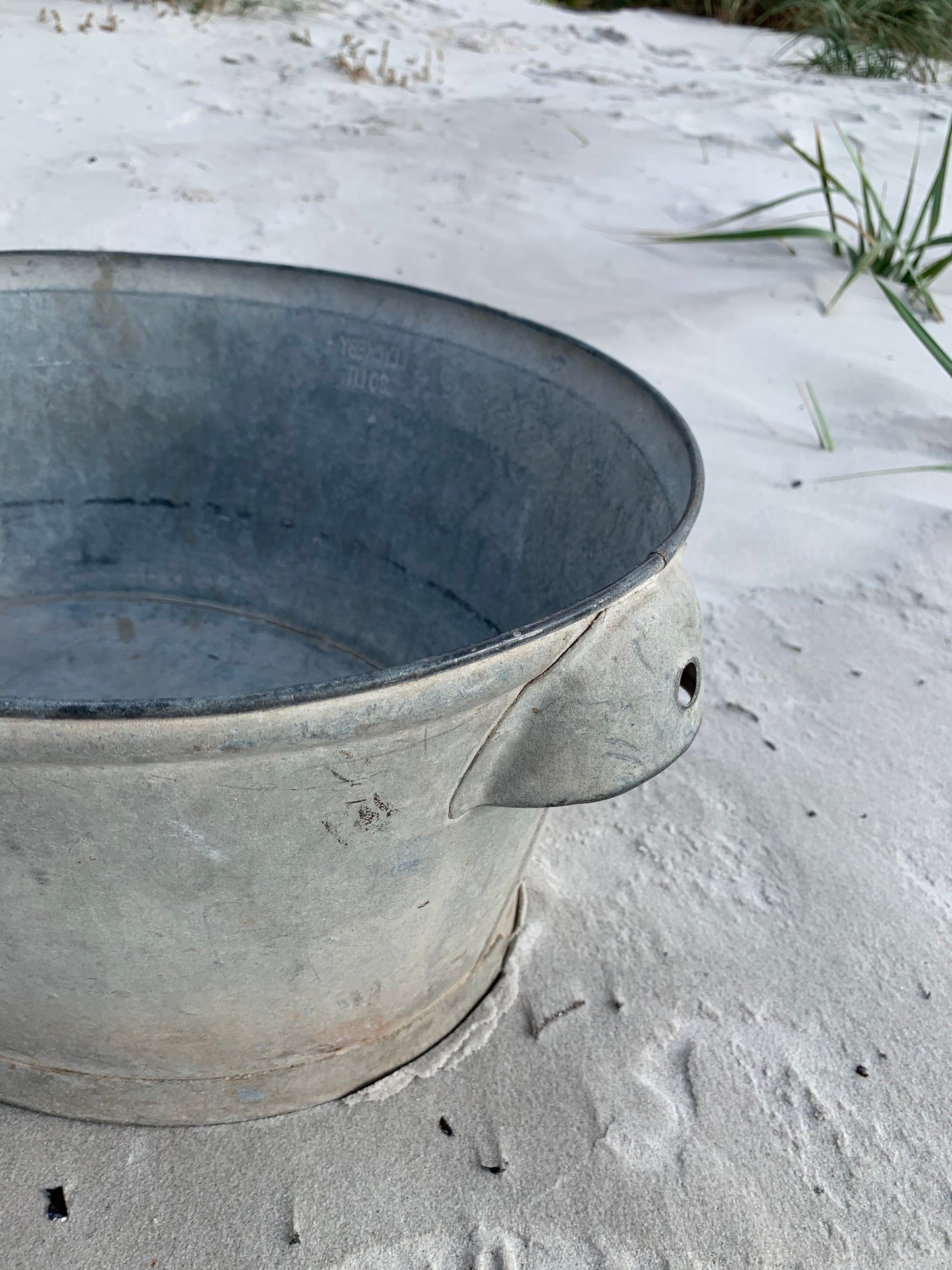 Vacker gammal zinkbalja med fina detaljer