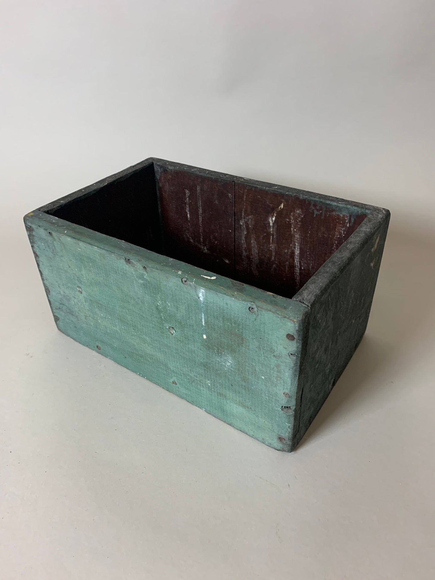 Grön trälåda med patina