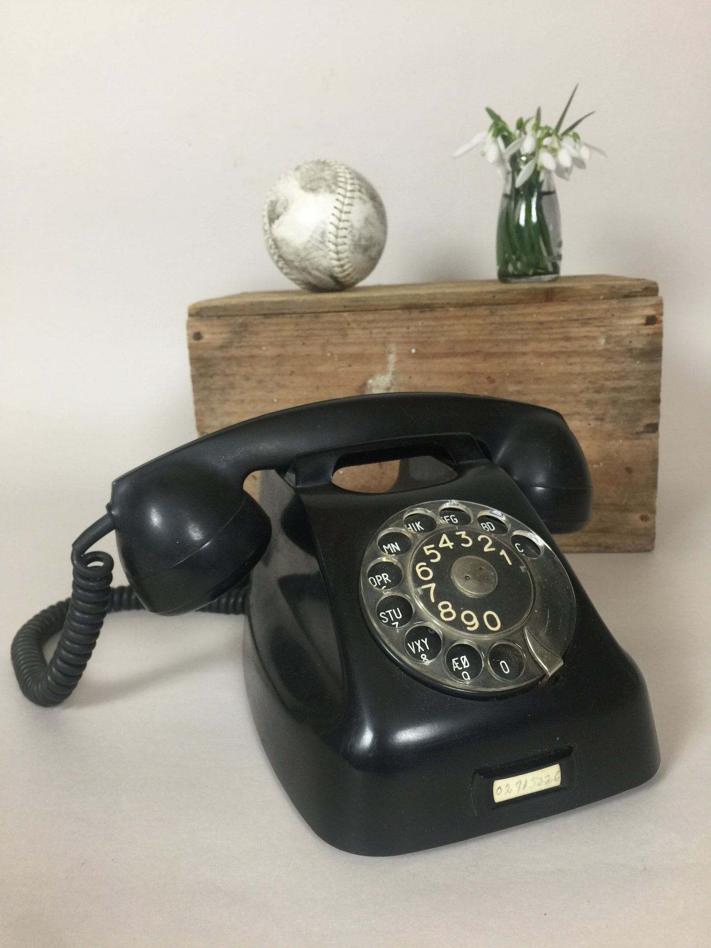 Gammal svart telefon
