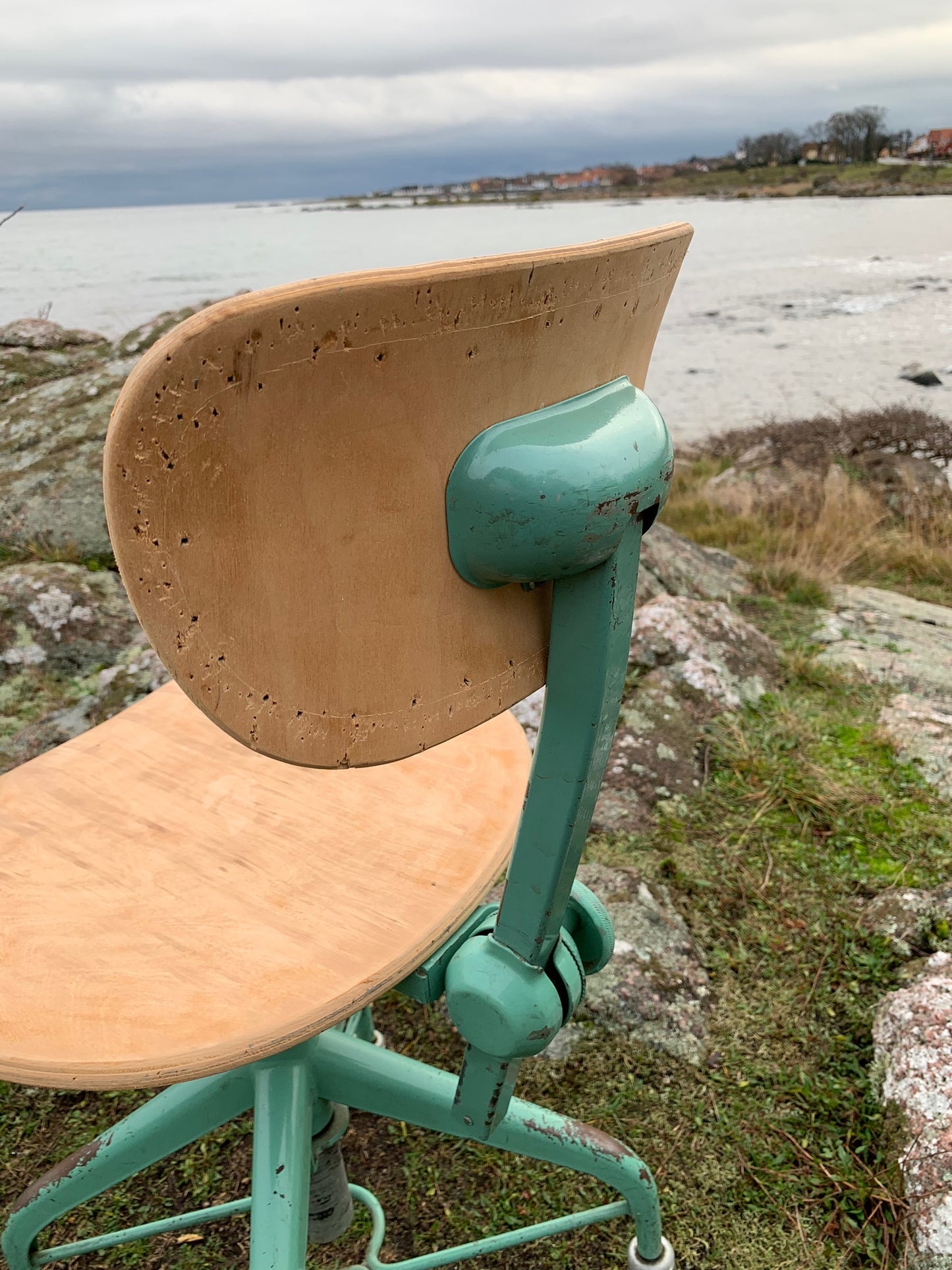 Vacker kontorsstol med hjul