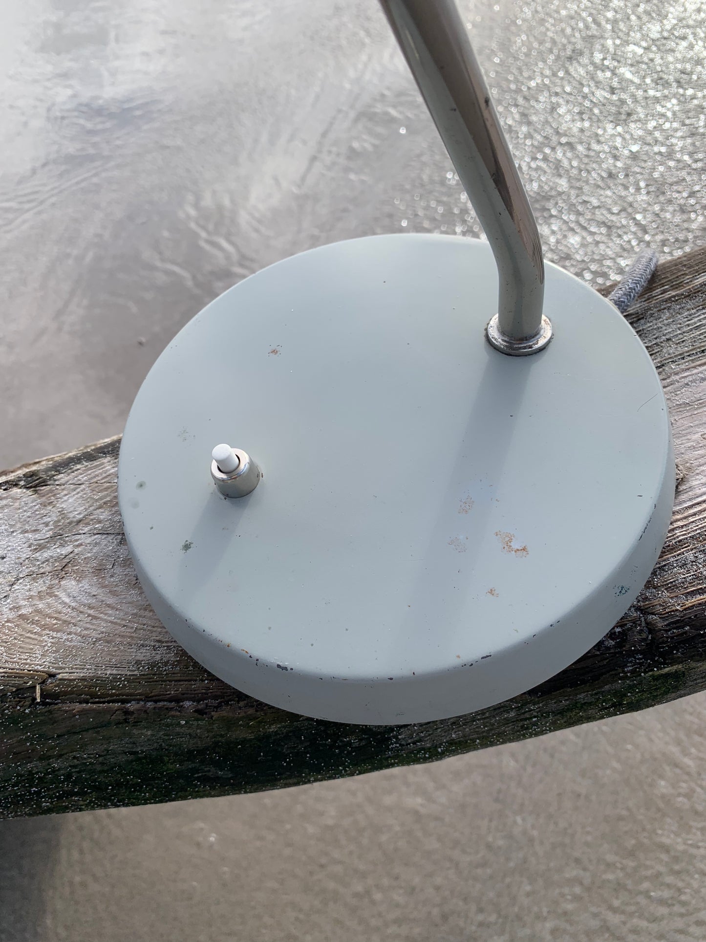 Vacker grå vintage lampa